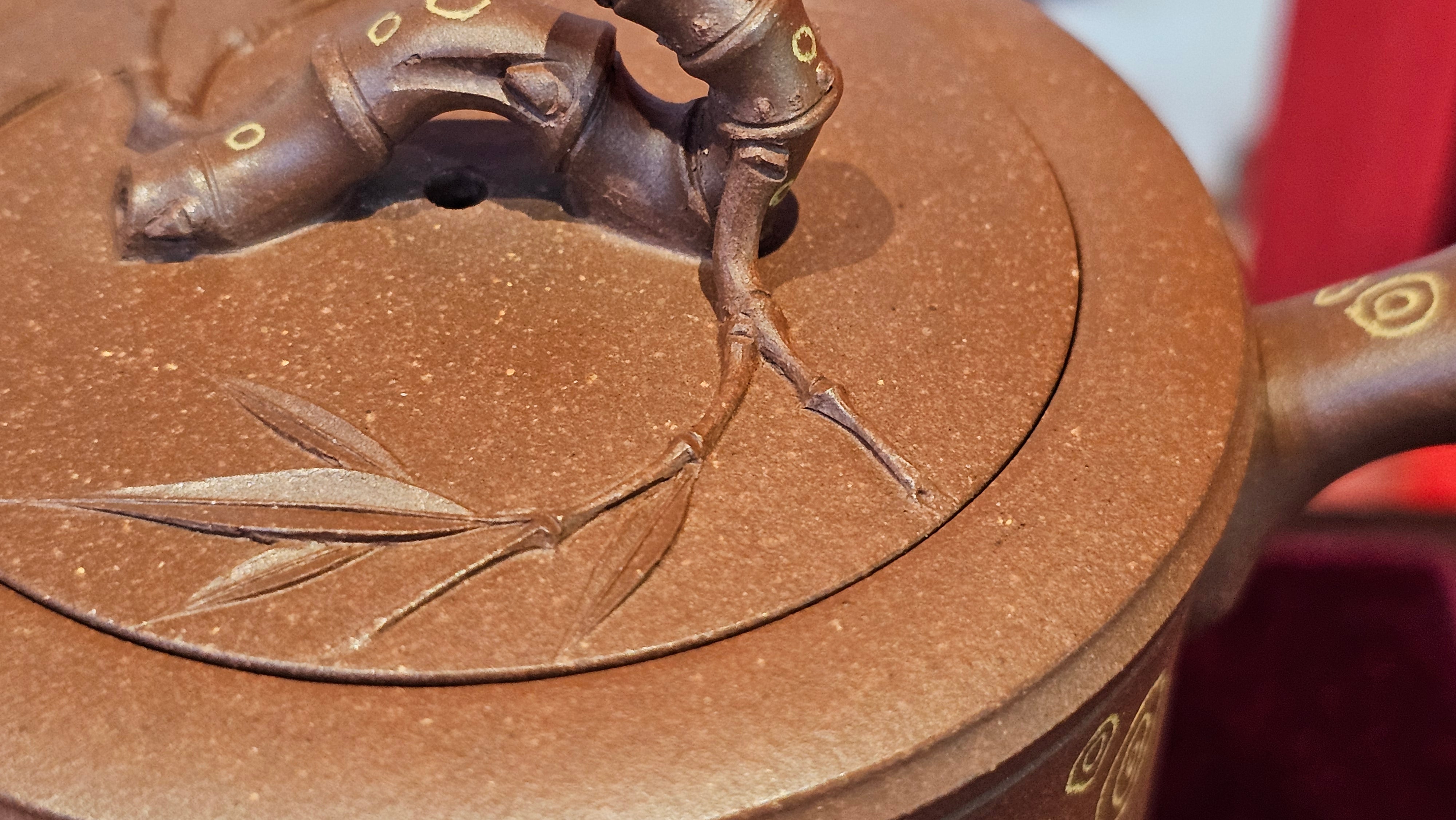 《湘妃竹段》"Xiang Fei Zhu Duan", 238.3ml, Di Cao Qing Zi Ni with Duan Ni Clay embellishments for the characteristic "Xiang Fei Bamboo" Patterns, by L4 Assoc Master Yu Chun Lei 俞春雷 ~!Congratulations to Ms S.M.! 1558hrs 4th Sept 2025, Velden! The Netherlands🇳🇱.