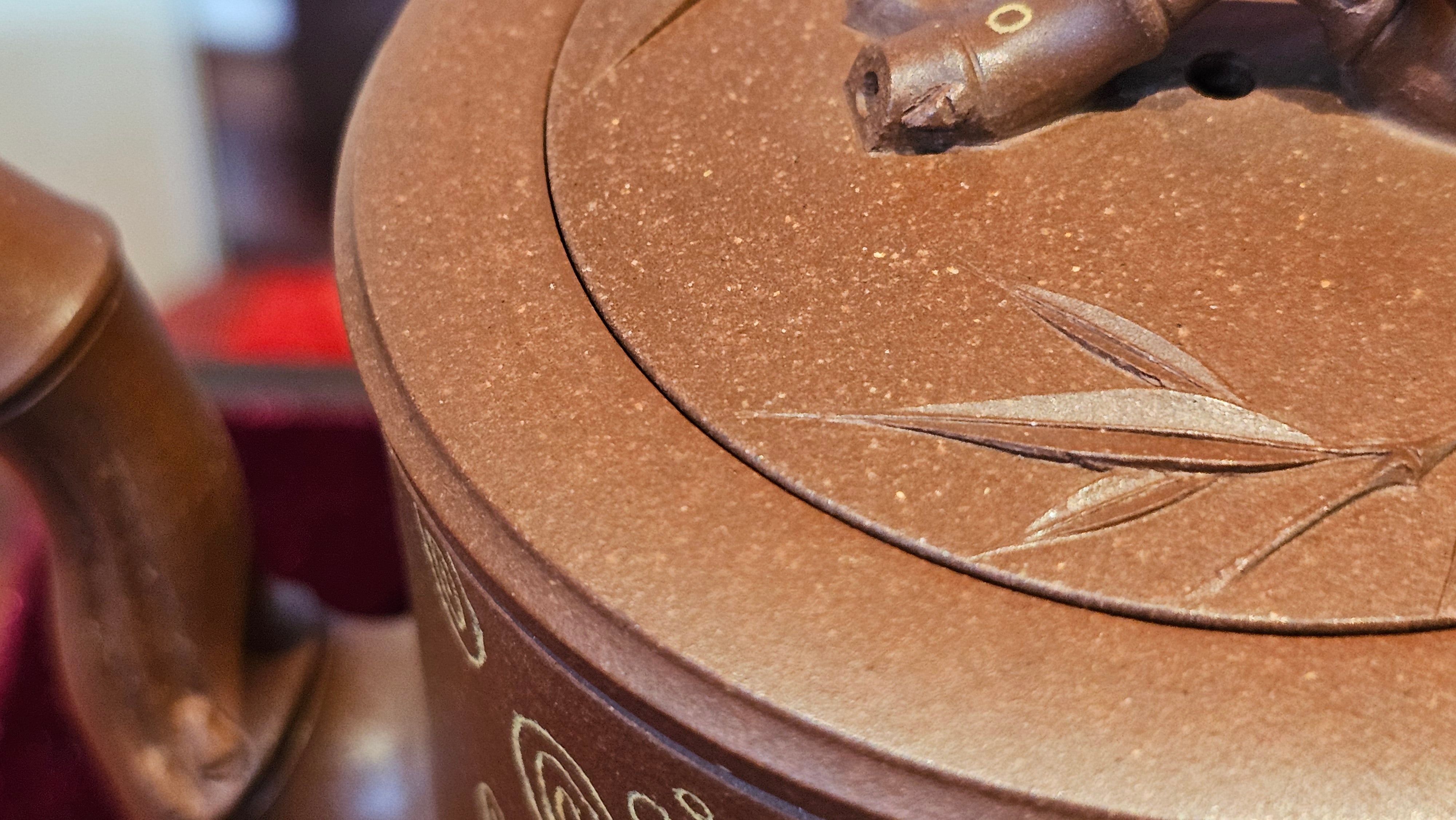 《湘妃竹段》"Xiang Fei Zhu Duan", 238.3ml, Di Cao Qing Zi Ni with Duan Ni Clay embellishments for the characteristic "Xiang Fei Bamboo" Patterns, by L4 Assoc Master Yu Chun Lei 俞春雷 ~!Congratulations to Ms S.M.! 1558hrs 4th Sept 2025, Velden! The Netherlands🇳🇱.