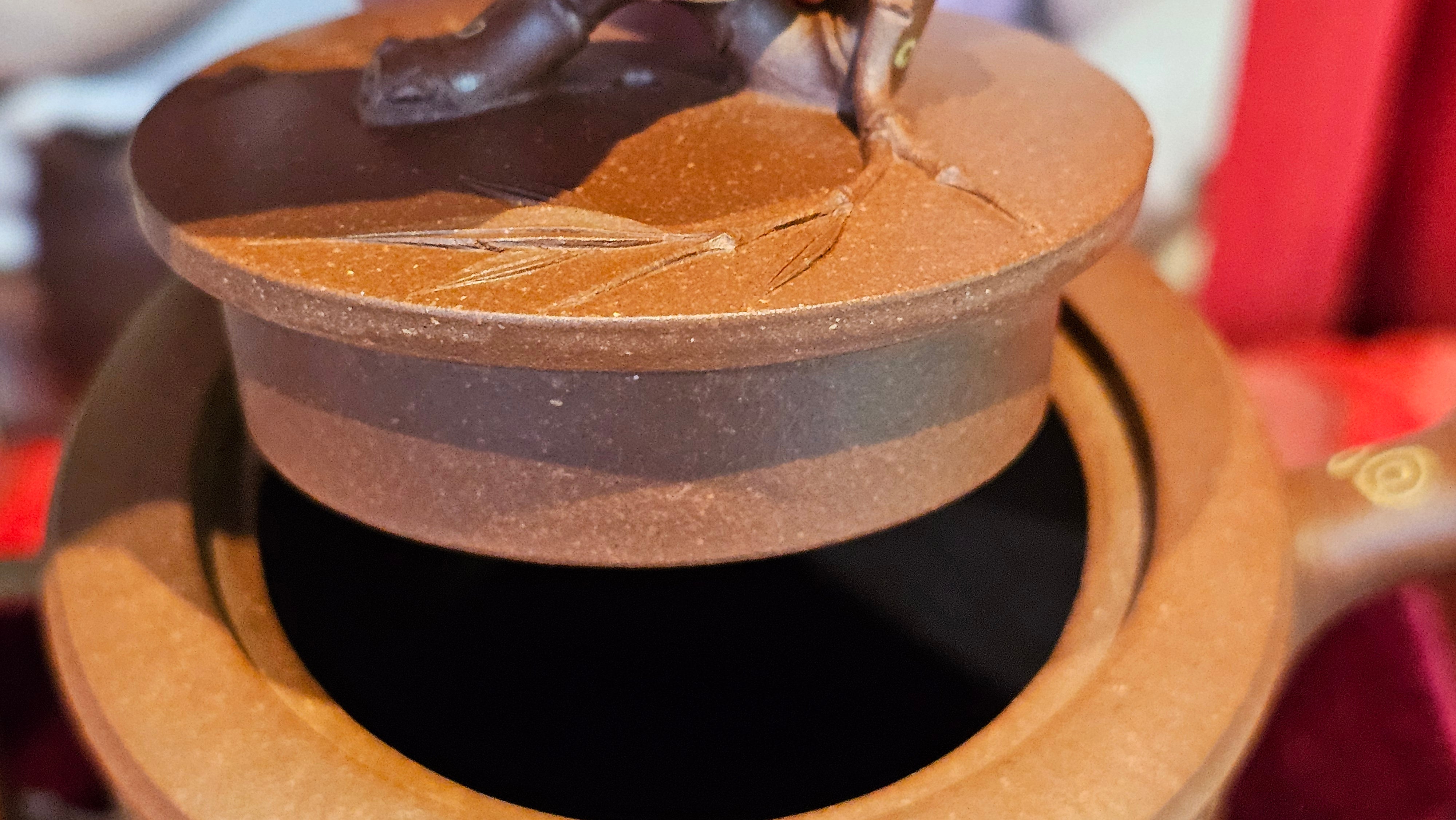 《湘妃竹段》"Xiang Fei Zhu Duan", 238.3ml, Di Cao Qing Zi Ni with Duan Ni Clay embellishments for the characteristic "Xiang Fei Bamboo" Patterns, by L4 Assoc Master Yu Chun Lei 俞春雷 ~!Congratulations to Ms S.M.! 1558hrs 4th Sept 2025, Velden! The Netherlands🇳🇱.