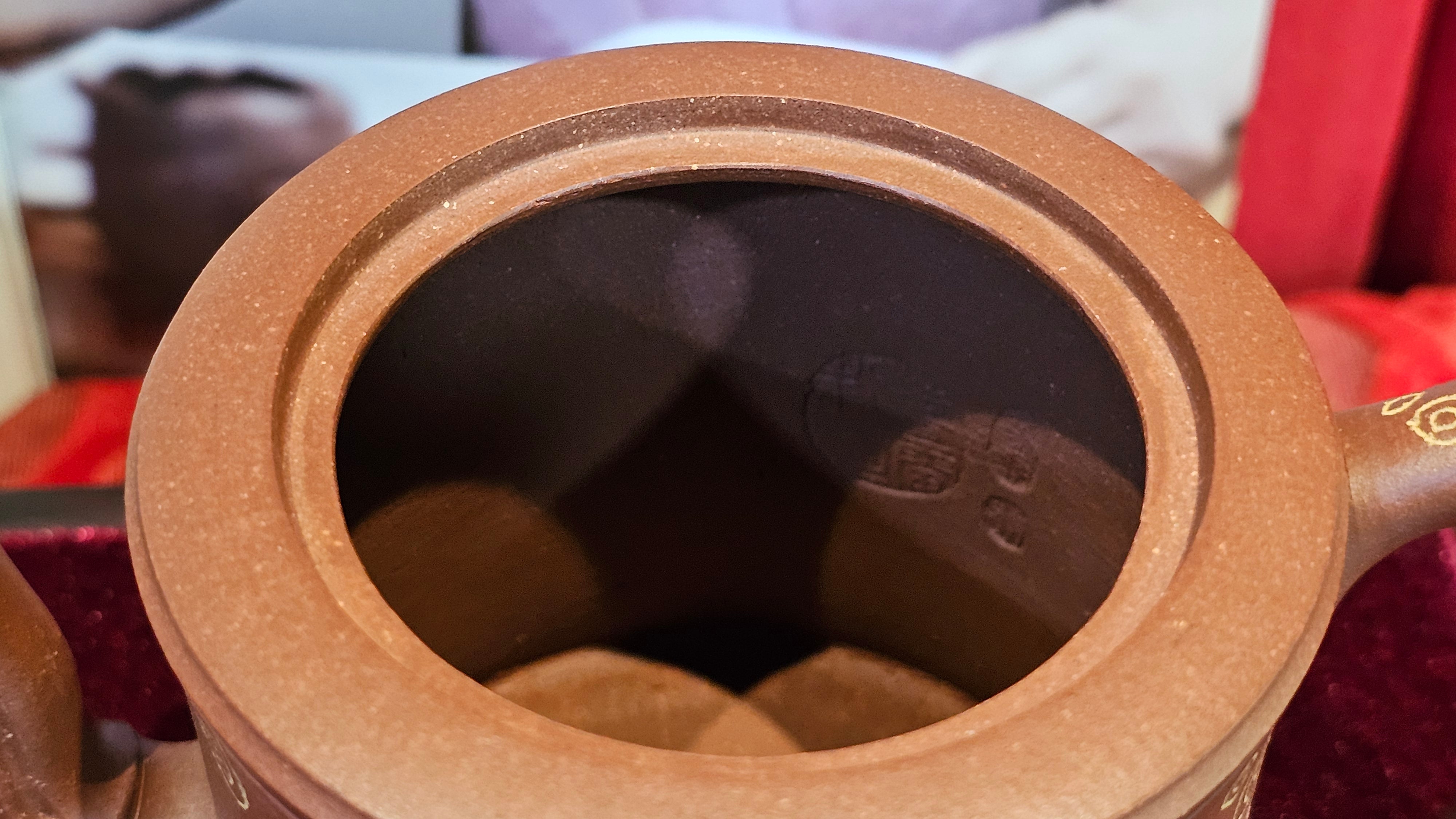 《湘妃竹段》"Xiang Fei Zhu Duan", 238.3ml, Di Cao Qing Zi Ni with Duan Ni Clay embellishments for the characteristic "Xiang Fei Bamboo" Patterns, by L4 Assoc Master Yu Chun Lei 俞春雷 ~!Congratulations to Ms S.M.! 1558hrs 4th Sept 2025, Velden! The Netherlands🇳🇱.