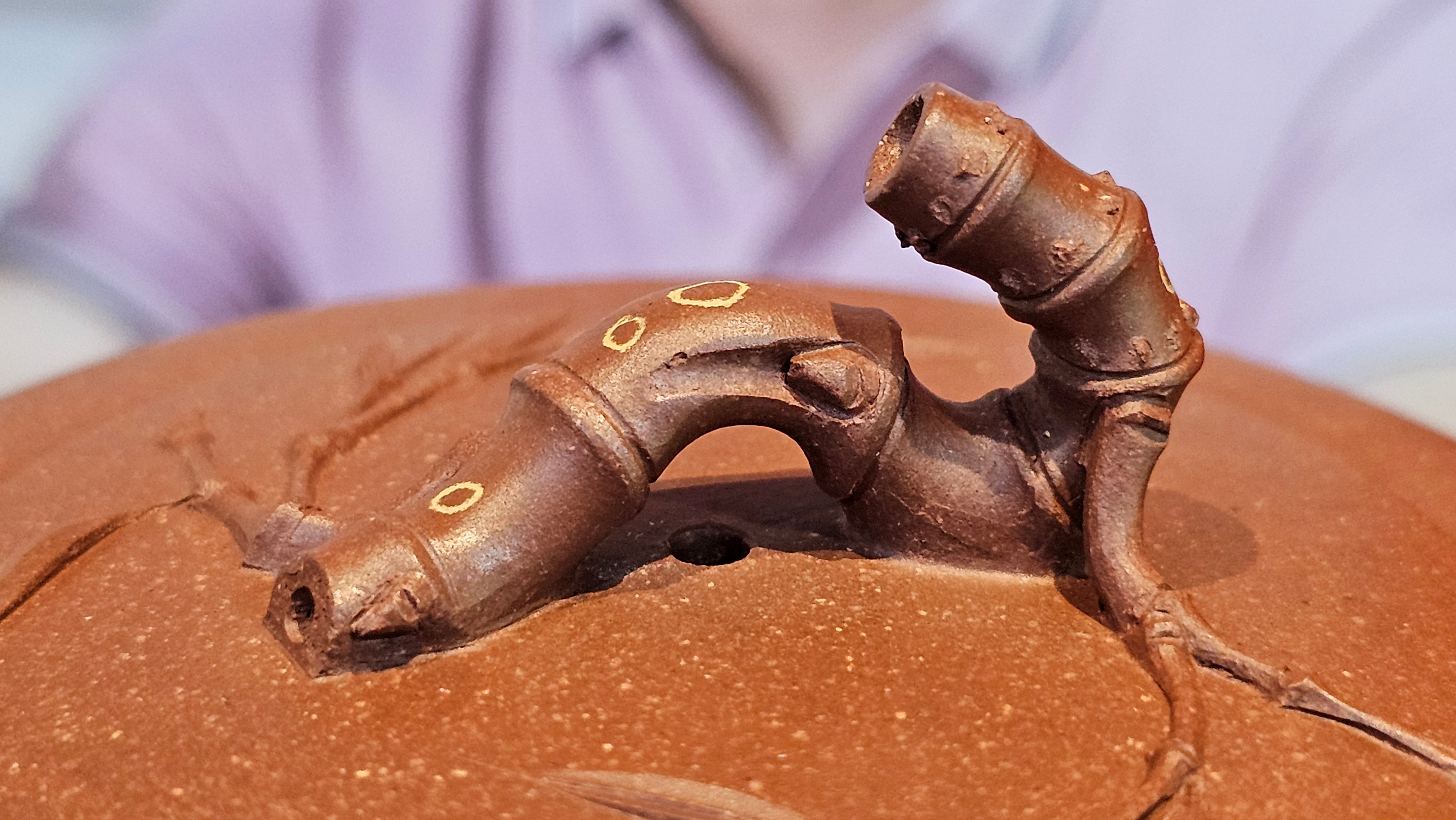 《湘妃竹段》"Xiang Fei Zhu Duan", 238.3ml, Di Cao Qing Zi Ni with Duan Ni Clay embellishments for the characteristic "Xiang Fei Bamboo" Patterns, by L4 Assoc Master Yu Chun Lei 俞春雷 ~!Congratulations to Ms S.M.! 1558hrs 4th Sept 2025, Velden! The Netherlands🇳🇱.