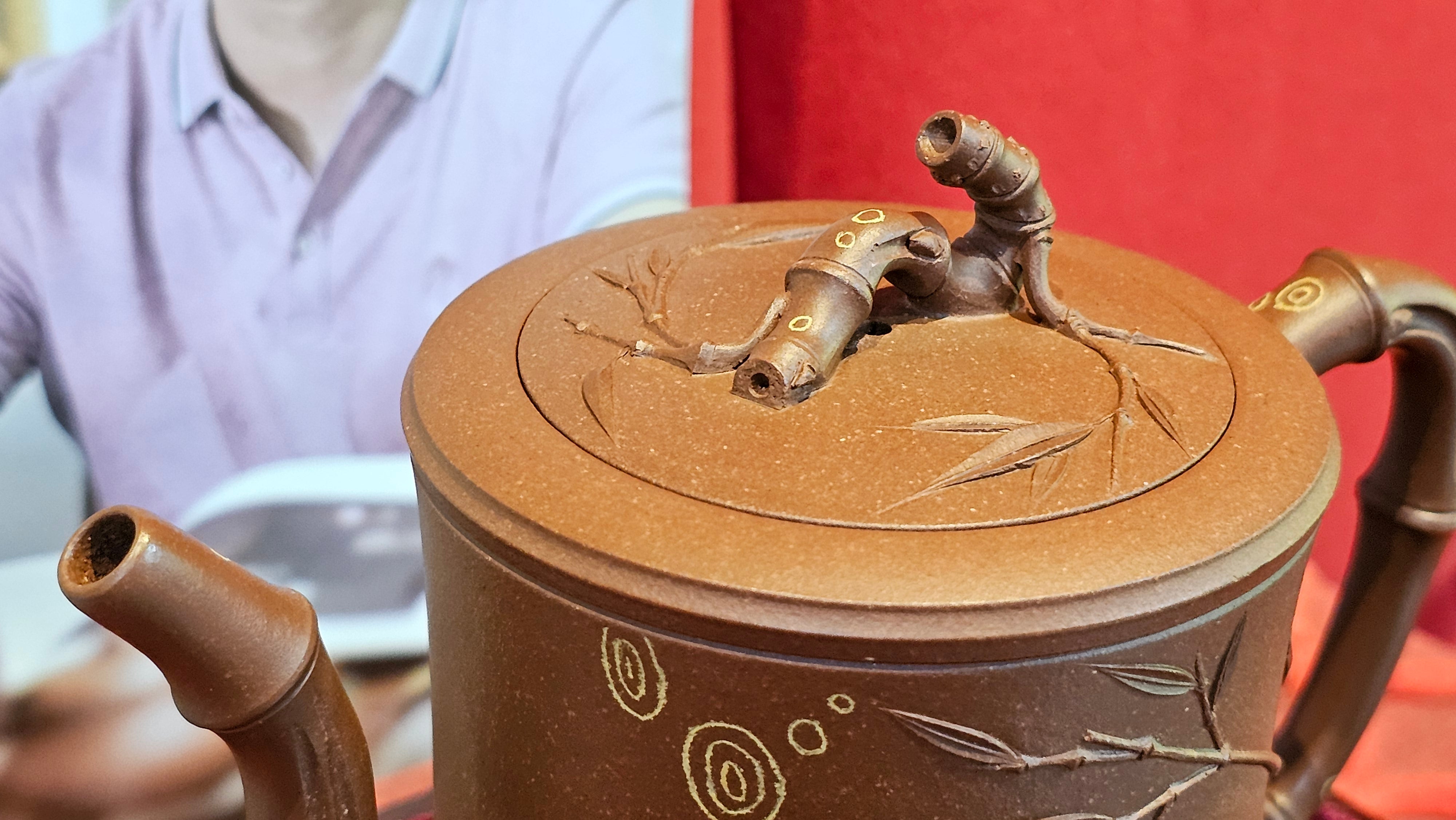 《湘妃竹段》"Xiang Fei Zhu Duan", 238.3ml, Di Cao Qing Zi Ni with Duan Ni Clay embellishments for the characteristic "Xiang Fei Bamboo" Patterns, by L4 Assoc Master Yu Chun Lei 俞春雷 ~!Congratulations to Ms S.M.! 1558hrs 4th Sept 2025, Velden! The Netherlands🇳🇱.