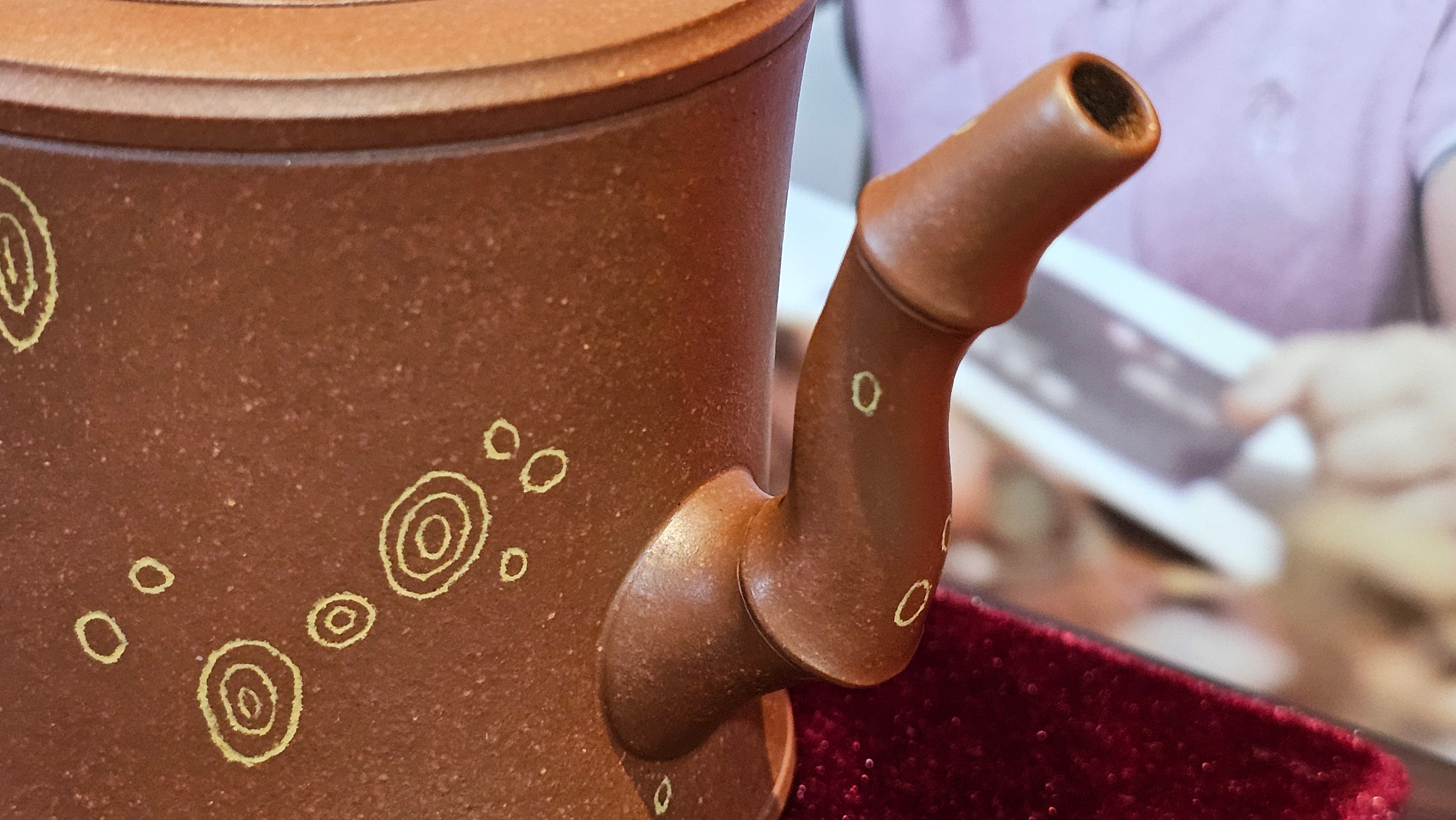 《湘妃竹段》"Xiang Fei Zhu Duan", 238.3ml, Di Cao Qing Zi Ni with Duan Ni Clay embellishments for the characteristic "Xiang Fei Bamboo" Patterns, by L4 Assoc Master Yu Chun Lei 俞春雷 ~!Congratulations to Ms S.M.! 1558hrs 4th Sept 2025, Velden! The Netherlands🇳🇱.