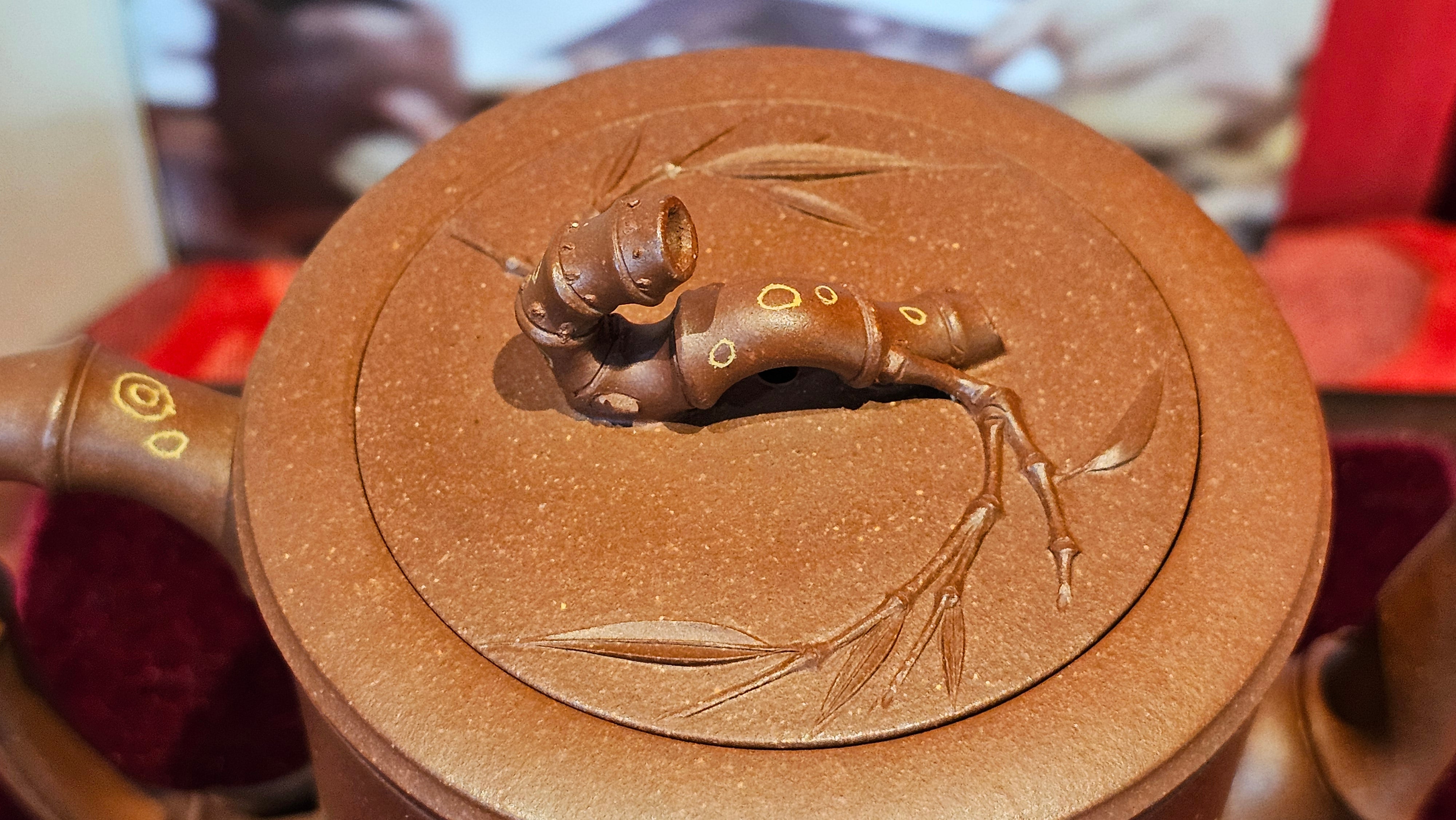 《湘妃竹段》"Xiang Fei Zhu Duan", 238.3ml, Di Cao Qing Zi Ni with Duan Ni Clay embellishments for the characteristic "Xiang Fei Bamboo" Patterns, by L4 Assoc Master Yu Chun Lei 俞春雷 ~!Congratulations to Ms S.M.! 1558hrs 4th Sept 2025, Velden! The Netherlands🇳🇱.