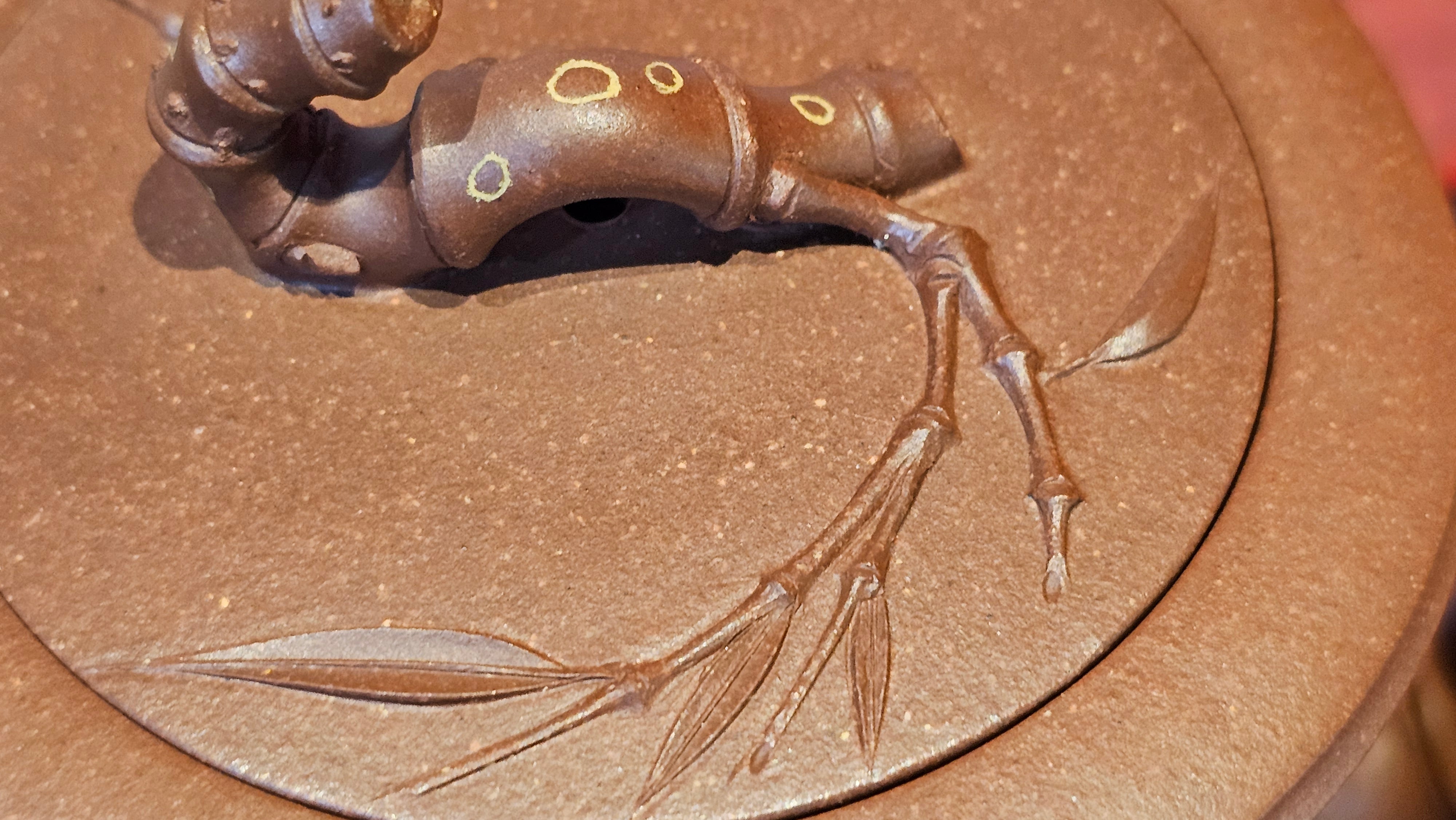 《湘妃竹段》"Xiang Fei Zhu Duan", 238.3ml, Di Cao Qing Zi Ni with Duan Ni Clay embellishments for the characteristic "Xiang Fei Bamboo" Patterns, by L4 Assoc Master Yu Chun Lei 俞春雷 ~!Congratulations to Ms S.M.! 1558hrs 4th Sept 2025, Velden! The Netherlands🇳🇱.