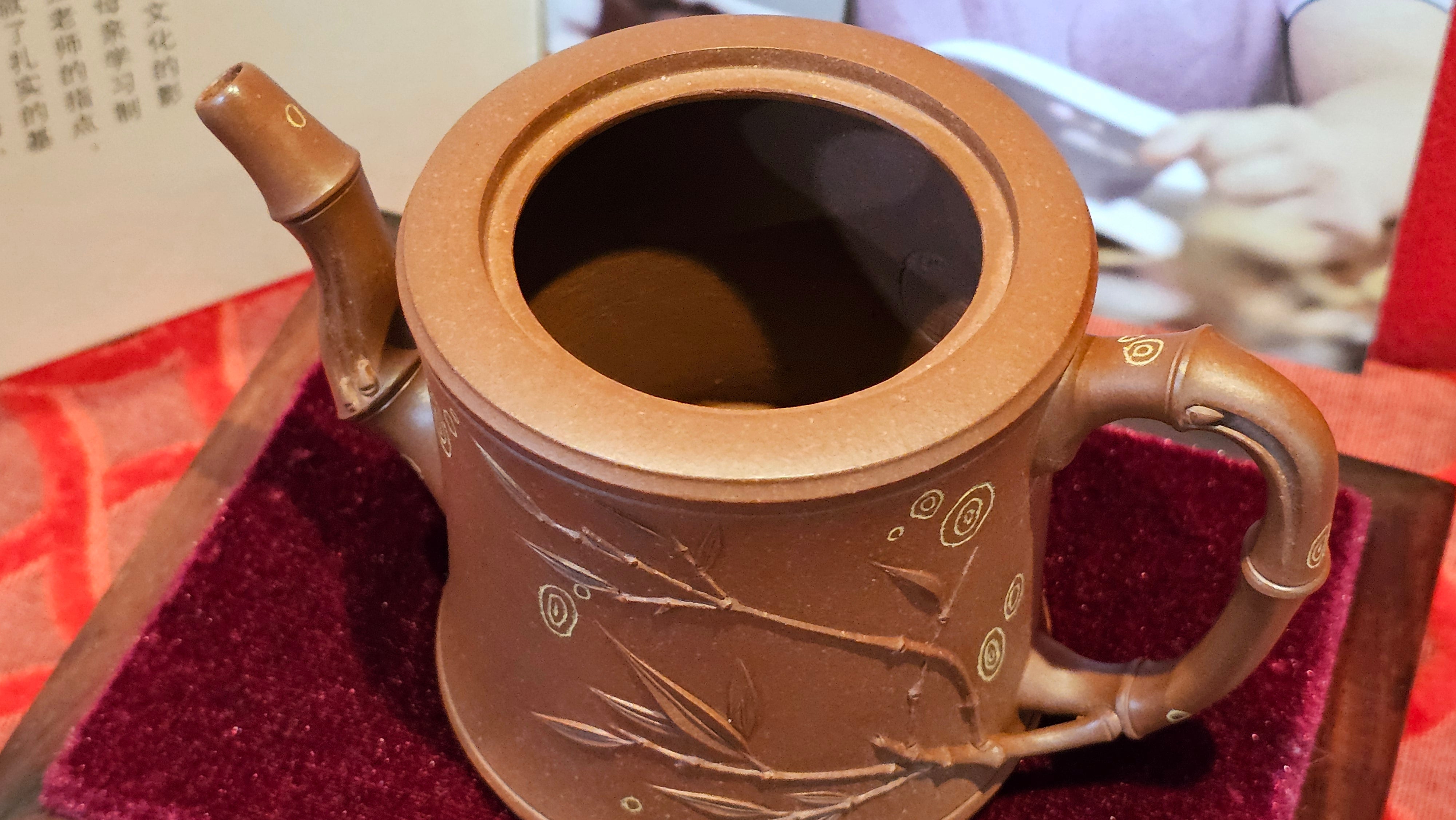 《湘妃竹段》"Xiang Fei Zhu Duan", 238.3ml, Di Cao Qing Zi Ni with Duan Ni Clay embellishments for the characteristic "Xiang Fei Bamboo" Patterns, by L4 Assoc Master Yu Chun Lei 俞春雷 ~!Congratulations to Ms S.M.! 1558hrs 4th Sept 2025, Velden! The Netherlands🇳🇱.