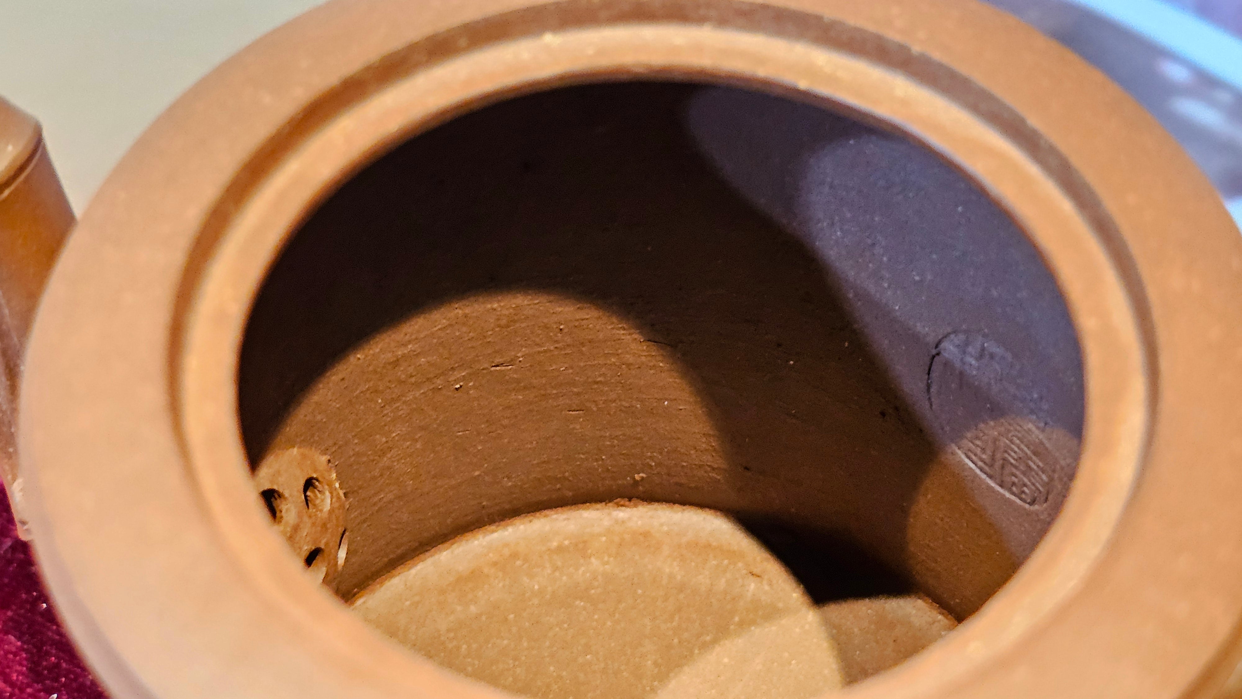 《湘妃竹段》"Xiang Fei Zhu Duan", 238.3ml, Di Cao Qing Zi Ni with Duan Ni Clay embellishments for the characteristic "Xiang Fei Bamboo" Patterns, by L4 Assoc Master Yu Chun Lei 俞春雷 ~!Congratulations to Ms S.M.! 1558hrs 4th Sept 2025, Velden! The Netherlands🇳🇱.