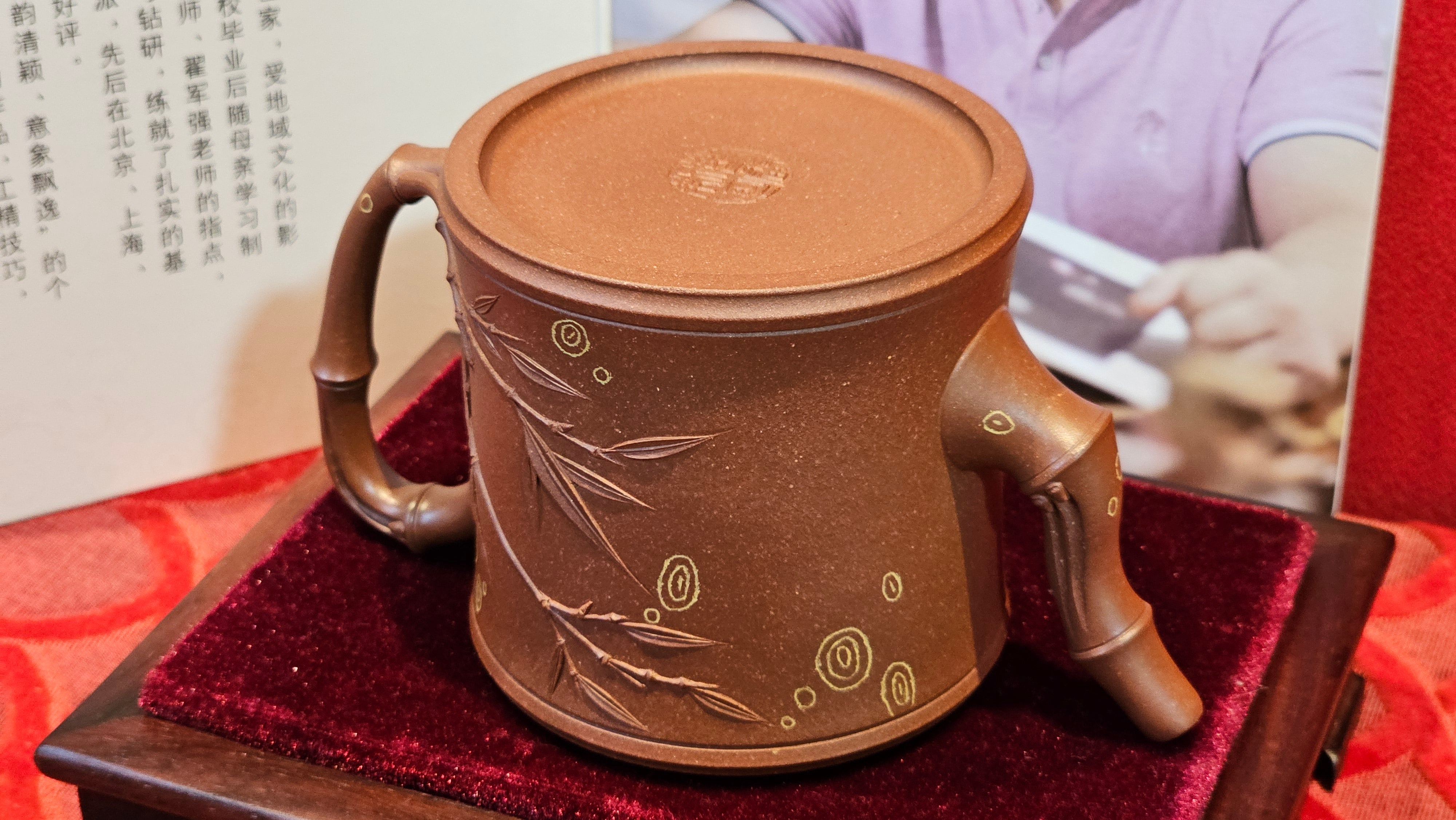 《湘妃竹段》"Xiang Fei Zhu Duan", 238.3ml, Di Cao Qing Zi Ni with Duan Ni Clay embellishments for the characteristic "Xiang Fei Bamboo" Patterns, by L4 Assoc Master Yu Chun Lei 俞春雷 ~!Congratulations to Ms S.M.! 1558hrs 4th Sept 2025, Velden! The Netherlands🇳🇱.