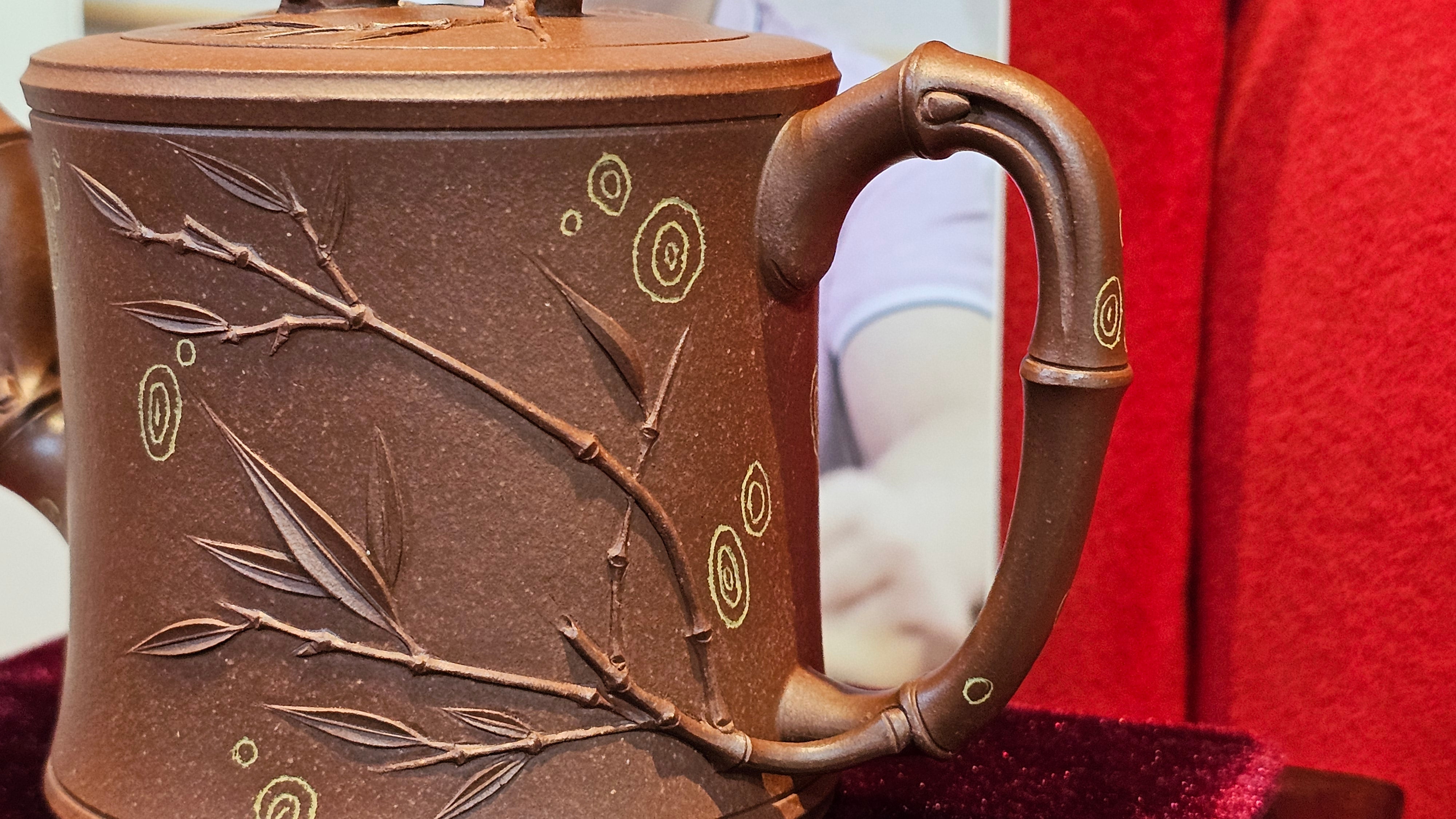 《湘妃竹段》"Xiang Fei Zhu Duan", 238.3ml, Di Cao Qing Zi Ni with Duan Ni Clay embellishments for the characteristic "Xiang Fei Bamboo" Patterns, by L4 Assoc Master Yu Chun Lei 俞春雷 ~!Congratulations to Ms S.M.! 1558hrs 4th Sept 2025, Velden! The Netherlands🇳🇱.