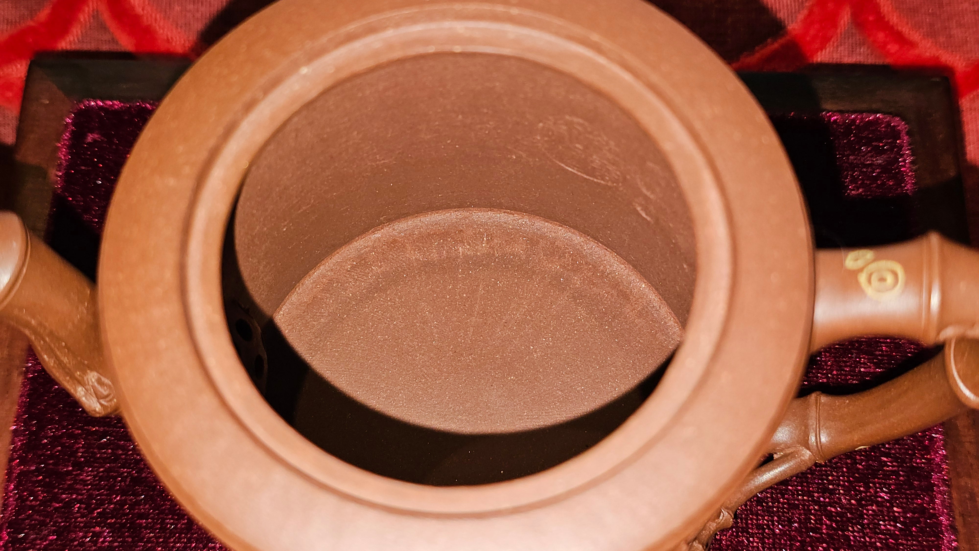 《湘妃竹段》"Xiang Fei Zhu Duan", 238.3ml, Di Cao Qing Zi Ni with Duan Ni Clay embellishments for the characteristic "Xiang Fei Bamboo" Patterns, by L4 Assoc Master Yu Chun Lei 俞春雷 ~!Congratulations to Ms S.M.! 1558hrs 4th Sept 2025, Velden! The Netherlands🇳🇱.