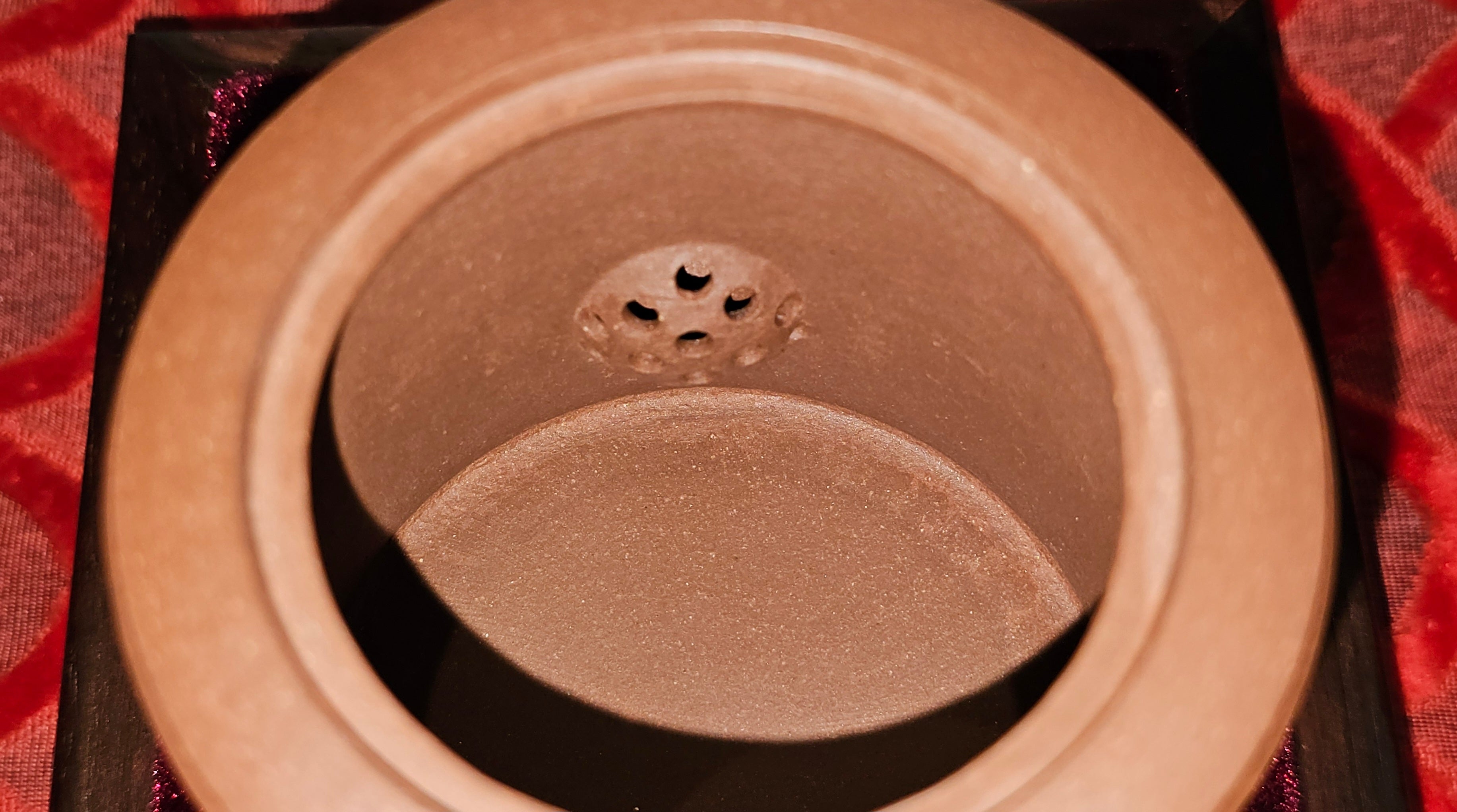 《湘妃竹段》"Xiang Fei Zhu Duan", 238.3ml, Di Cao Qing Zi Ni with Duan Ni Clay embellishments for the characteristic "Xiang Fei Bamboo" Patterns, by L4 Assoc Master Yu Chun Lei 俞春雷 ~!Congratulations to Ms S.M.! 1558hrs 4th Sept 2025, Velden! The Netherlands🇳🇱.