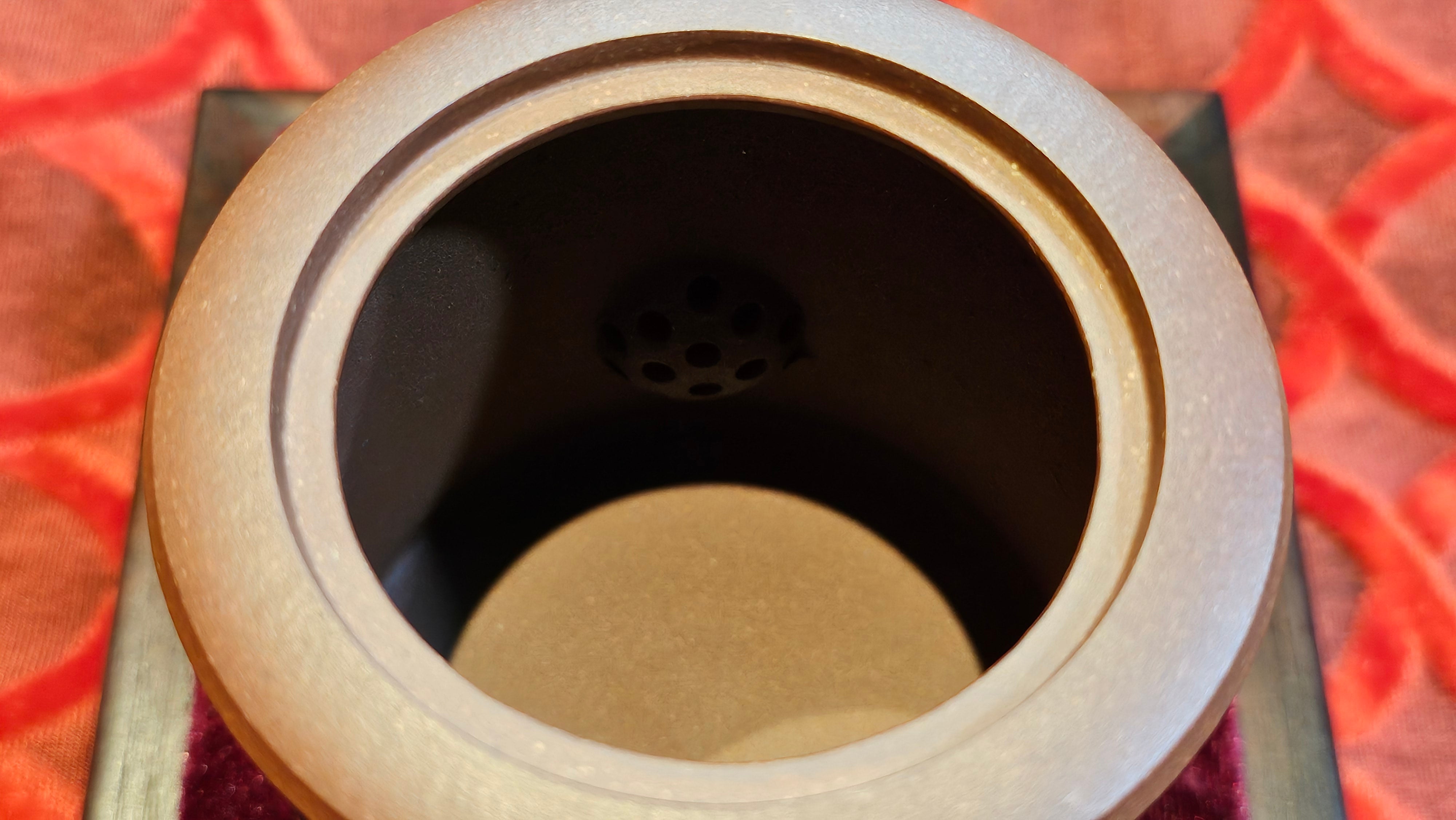 《湘妃竹段》"Xiang Fei Zhu Duan", 238.3ml, Di Cao Qing Zi Ni with Duan Ni Clay embellishments for the characteristic "Xiang Fei Bamboo" Patterns, by L4 Assoc Master Yu Chun Lei 俞春雷 ~!Congratulations to Ms S.M.! 1558hrs 4th Sept 2025, Velden! The Netherlands🇳🇱.