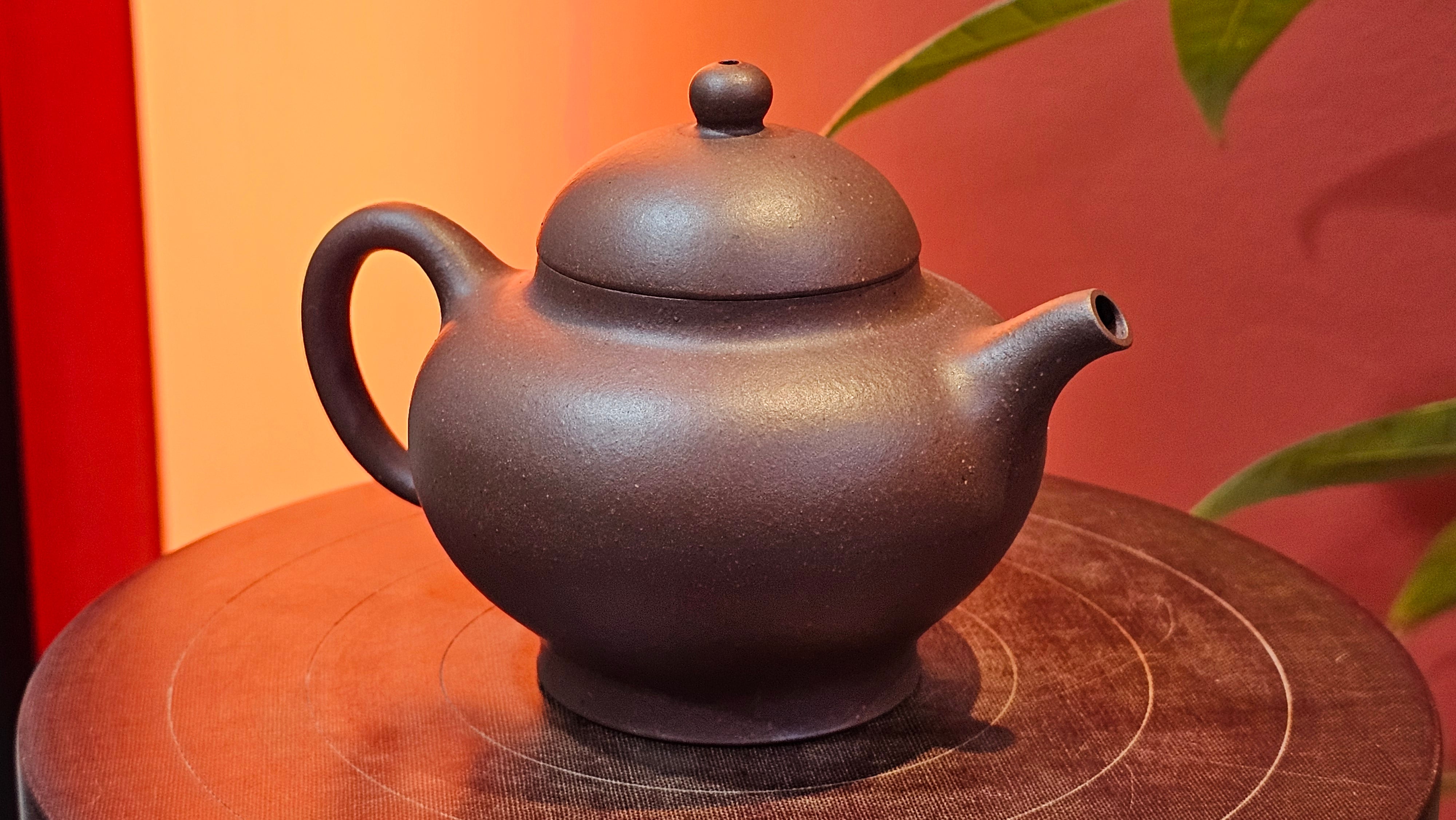 Gao Pan 高番, 136.3ml (very well-weighted bottom, stable!), Zi Ni (Low Sieve Count) 紫泥(低目数), by our Craftsman Fan Xiao Zhi 范小智 ~ Congratulations to Mr M.S.! 1805hrs 5th Sept 2025, Southbury! CT!