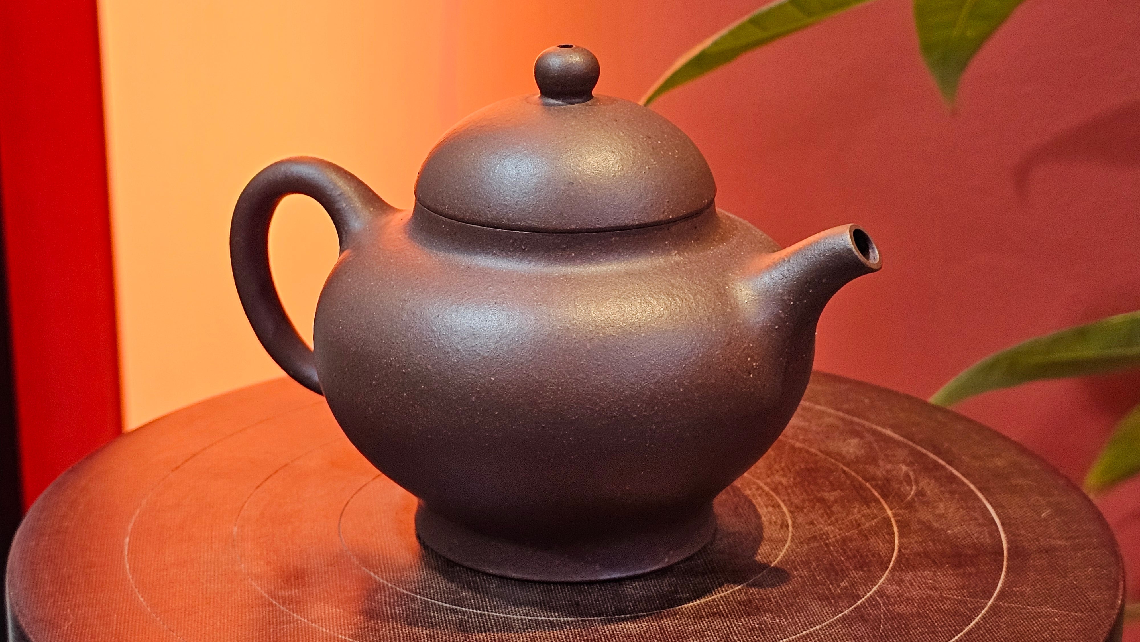 Gao Pan 高番, 136.3ml (very well-weighted bottom, stable!), Zi Ni (Low Sieve Count) 紫泥(低目数), by our Craftsman Fan Xiao Zhi 范小智 ~ Congratulations to Mr M.S.! 1805hrs 5th Sept 2025, Southbury! CT!