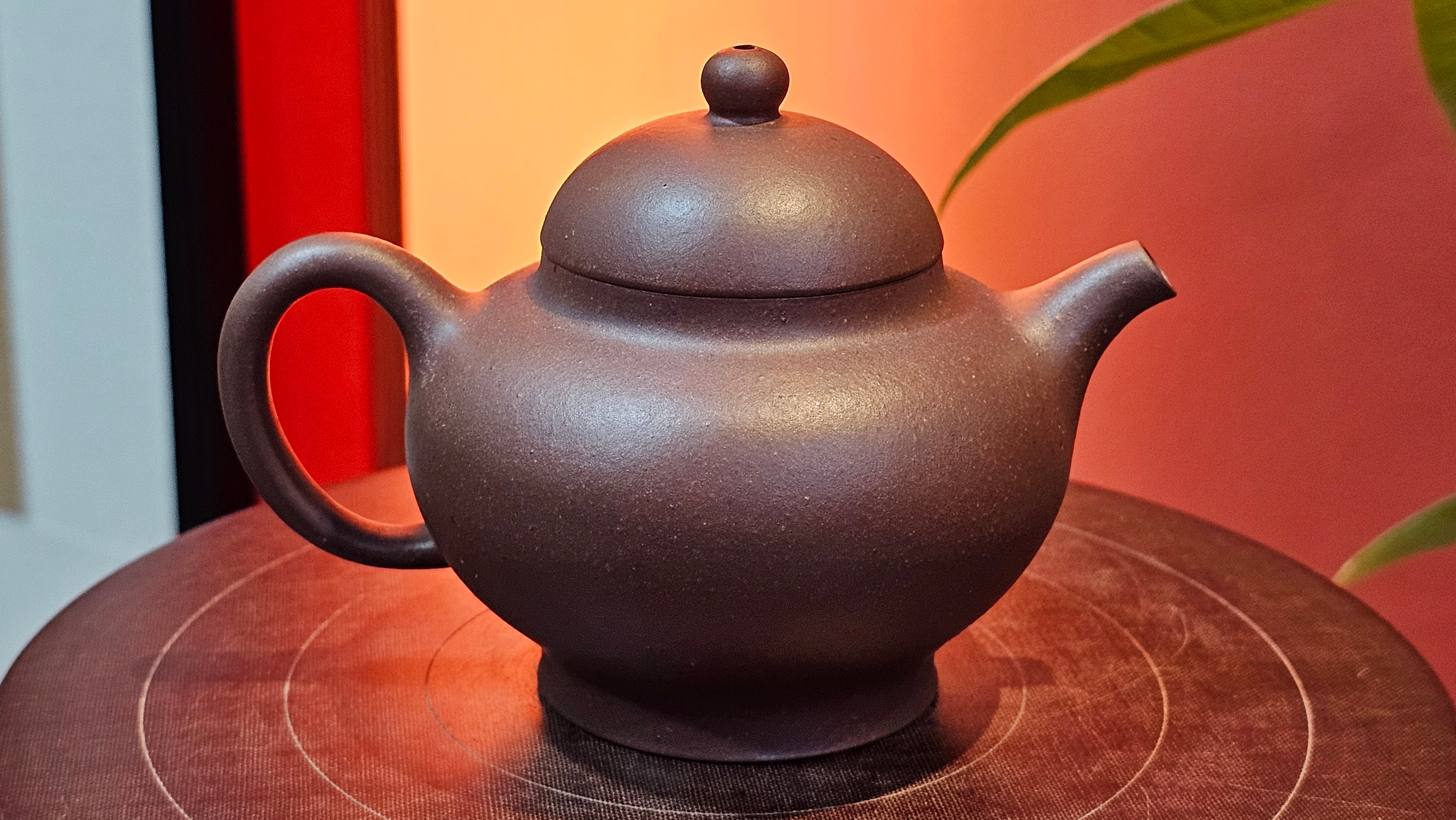 Gao Pan 高番, 136.3ml (very well-weighted bottom, stable!), Zi Ni (Low Sieve Count) 紫泥(低目数), by our Craftsman Fan Xiao Zhi 范小智 ~ Congratulations to Mr M.S.! 1805hrs 5th Sept 2025, Southbury! CT!