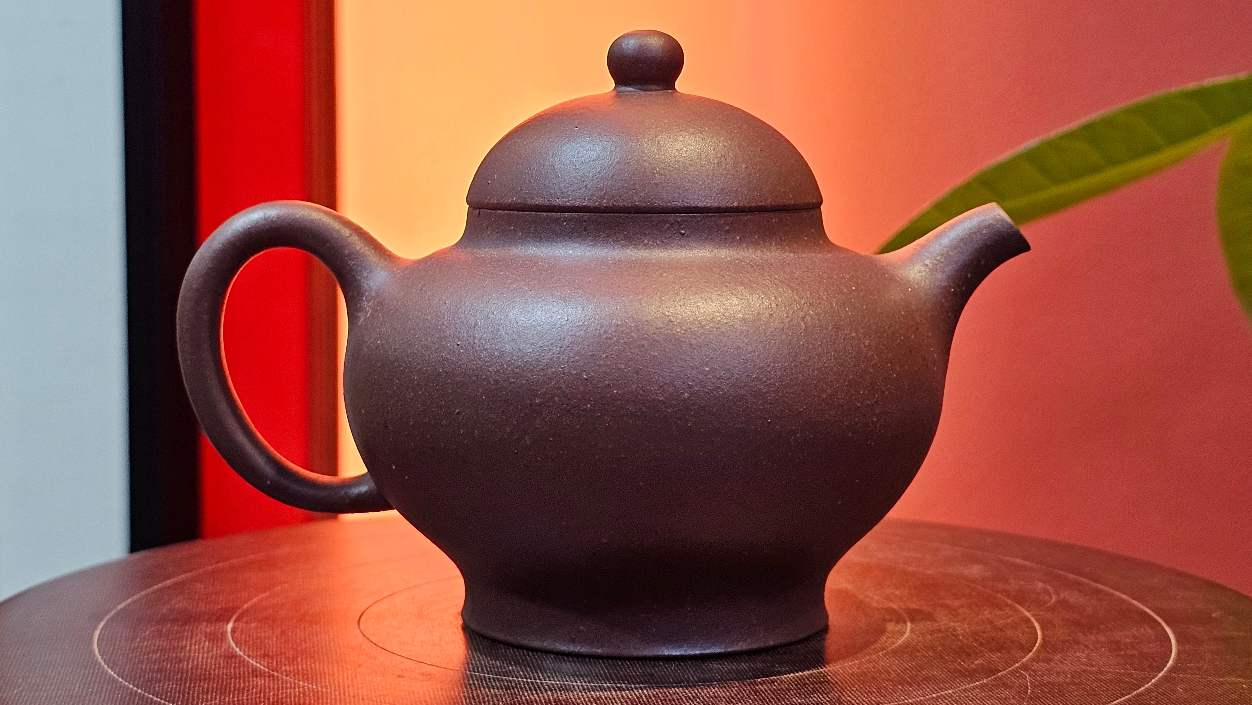 Gao Pan 高番, 136.3ml (very well-weighted bottom, stable!), Zi Ni (Low Sieve Count) 紫泥(低目数), by our Craftsman Fan Xiao Zhi 范小智 ~ Congratulations to Mr M.S.! 1805hrs 5th Sept 2025, Southbury! CT!