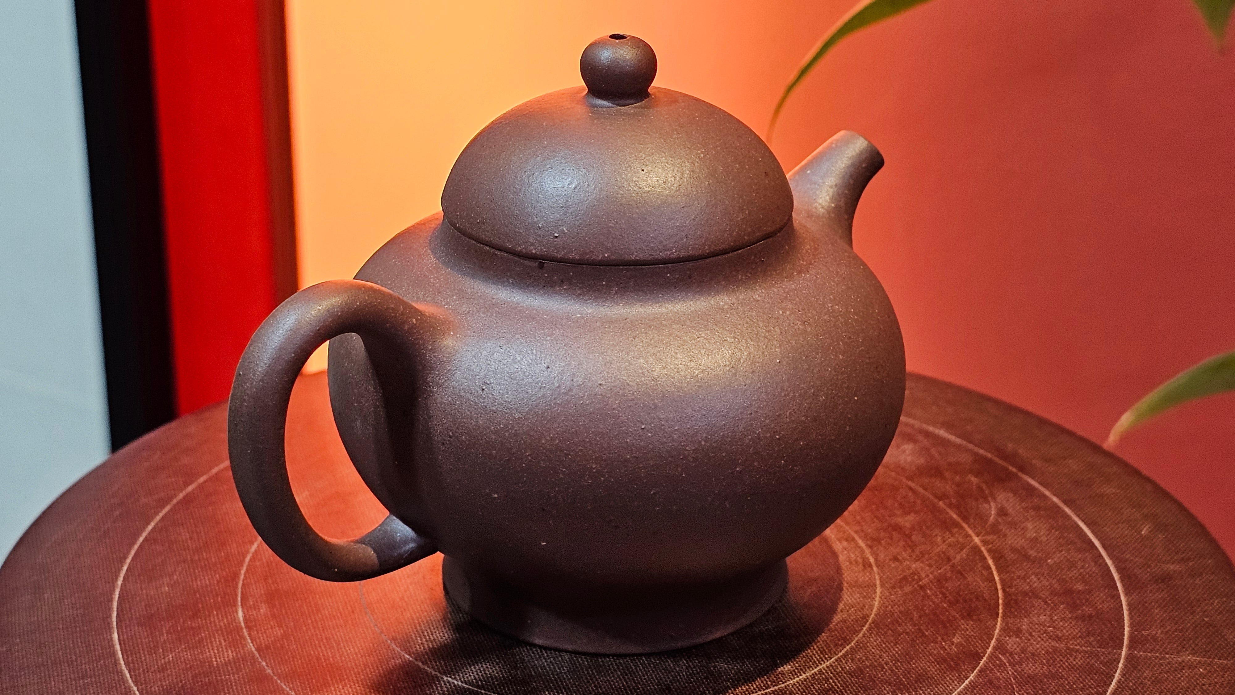 Gao Pan 高番, 136.3ml (very well-weighted bottom, stable!), Zi Ni (Low Sieve Count) 紫泥(低目数), by our Craftsman Fan Xiao Zhi 范小智 ~ Congratulations to Mr M.S.! 1805hrs 5th Sept 2025, Southbury! CT!