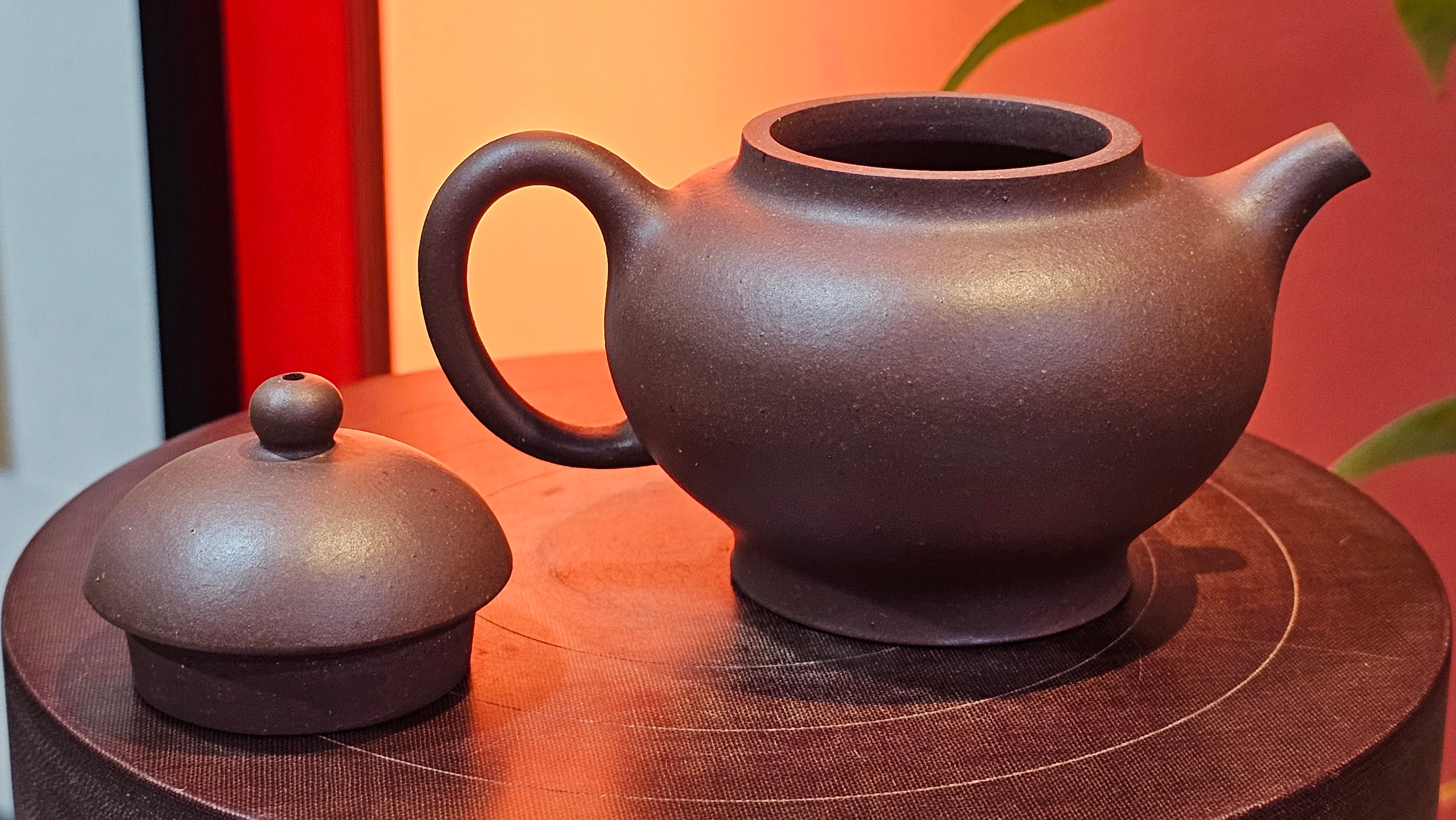 Gao Pan 高番, 136.3ml (very well-weighted bottom, stable!), Zi Ni (Low Sieve Count) 紫泥(低目数), by our Craftsman Fan Xiao Zhi 范小智 ~ Congratulations to Mr M.S.! 1805hrs 5th Sept 2025, Southbury! CT!