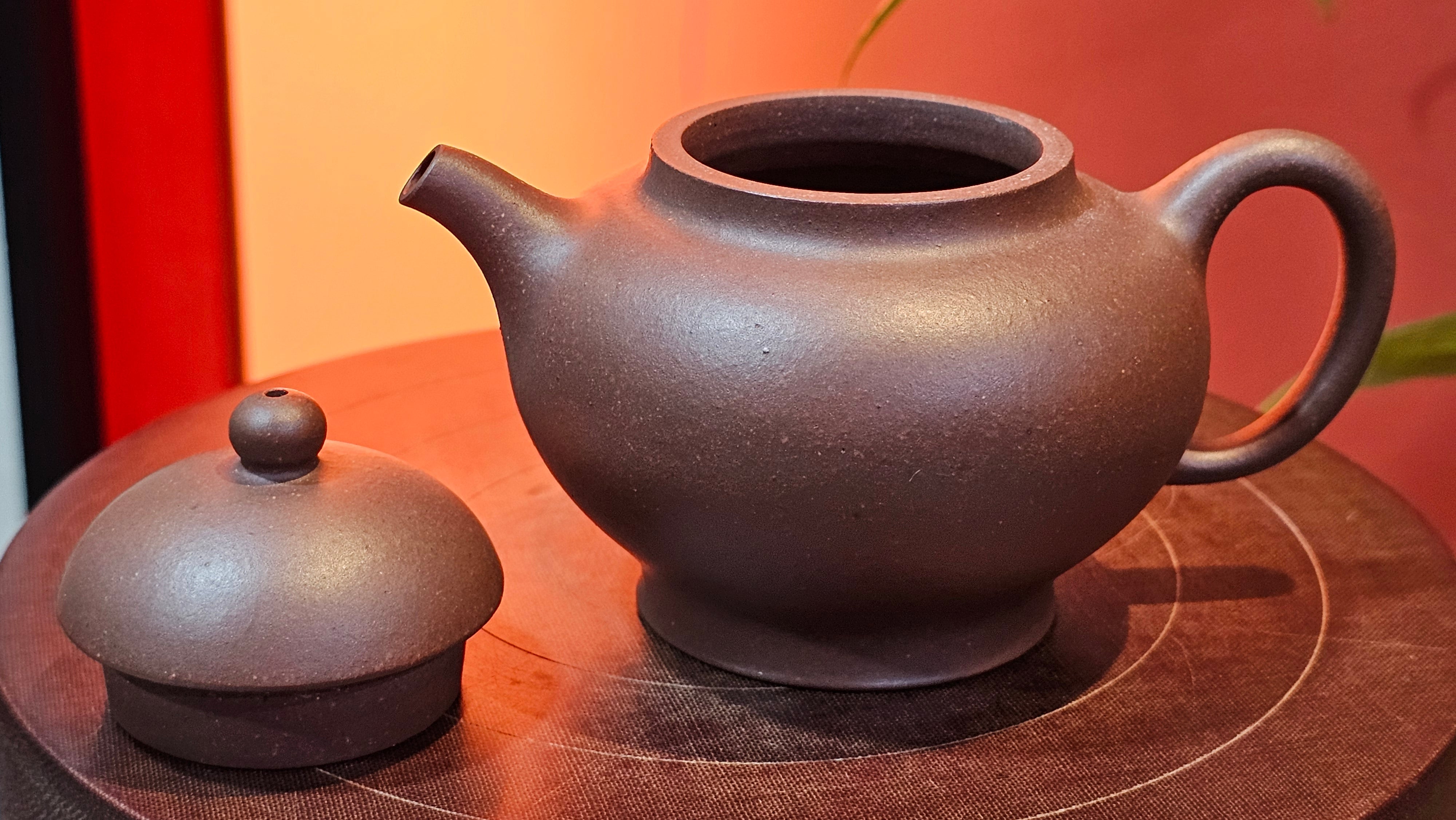 Gao Pan 高番, 136.3ml (very well-weighted bottom, stable!), Zi Ni (Low Sieve Count) 紫泥(低目数), by our Craftsman Fan Xiao Zhi 范小智 ~ Congratulations to Mr M.S.! 1805hrs 5th Sept 2025, Southbury! CT!