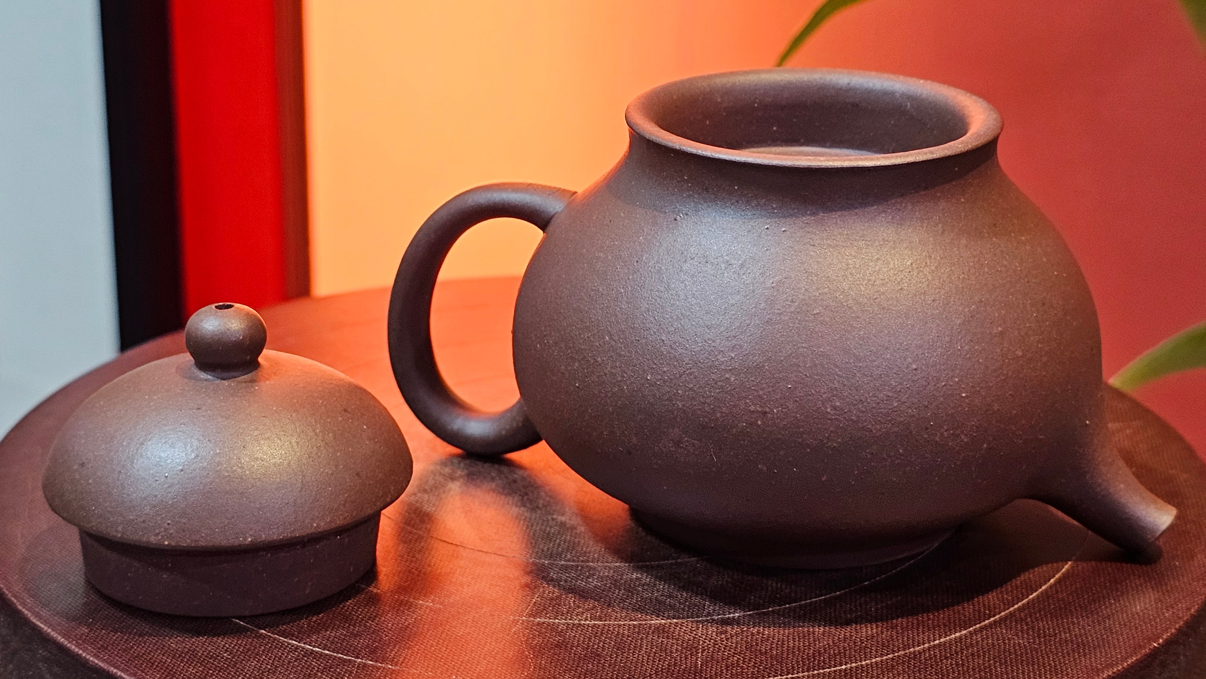 Gao Pan 高番, 136.3ml (very well-weighted bottom, stable!), Zi Ni (Low Sieve Count) 紫泥(低目数), by our Craftsman Fan Xiao Zhi 范小智 ~ Congratulations to Mr M.S.! 1805hrs 5th Sept 2025, Southbury! CT!