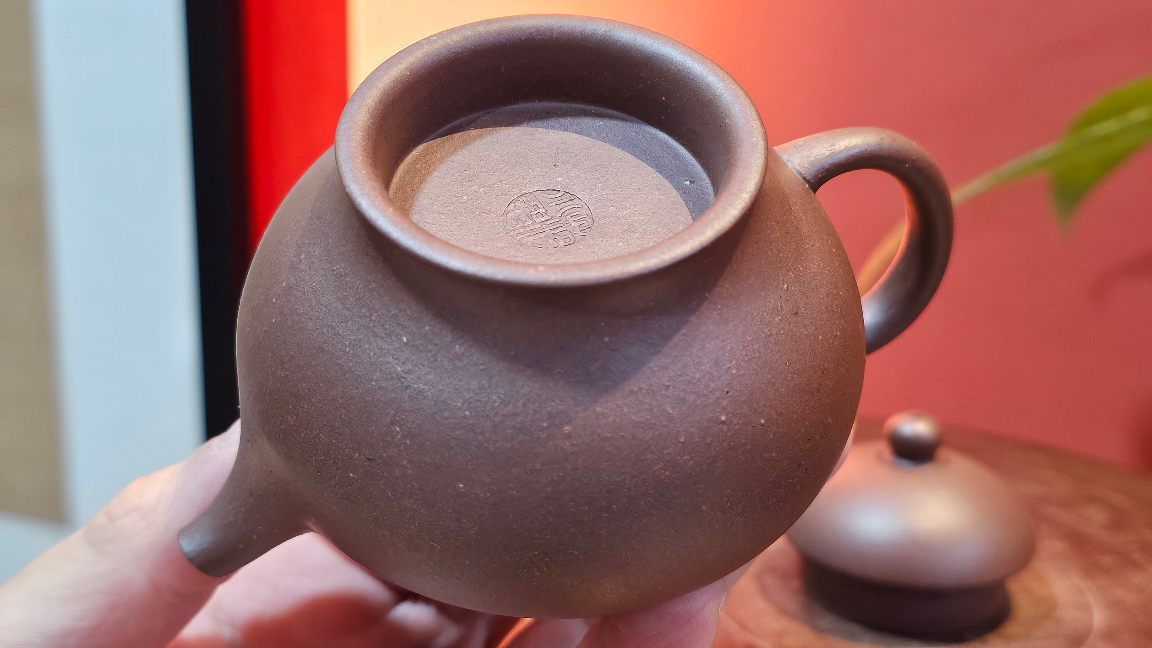 Gao Pan 高番, 136.3ml (very well-weighted bottom, stable!), Zi Ni (Low Sieve Count) 紫泥(低目数), by our Craftsman Fan Xiao Zhi 范小智 ~ Congratulations to Mr M.S.! 1805hrs 5th Sept 2025, Southbury! CT!