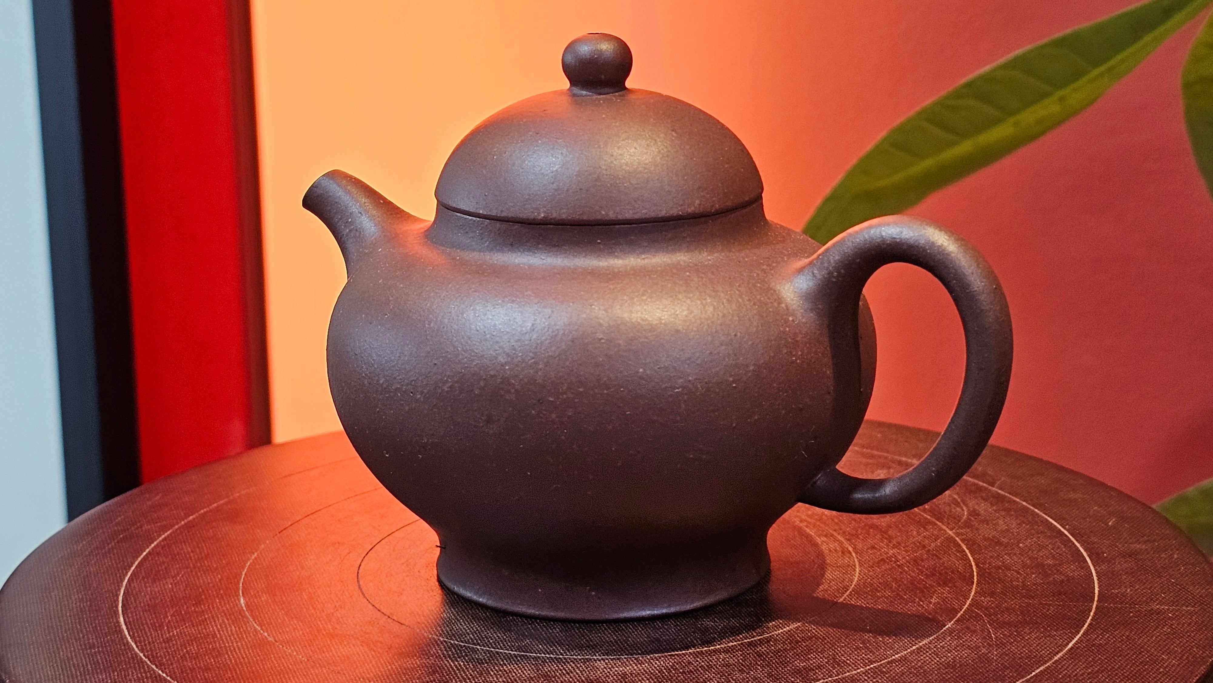 Gao Pan 高番, 136.3ml (very well-weighted bottom, stable!), Zi Ni (Low Sieve Count) 紫泥(低目数), by our Craftsman Fan Xiao Zhi 范小智 ~ Congratulations to Mr M.S.! 1805hrs 5th Sept 2025, Southbury! CT!