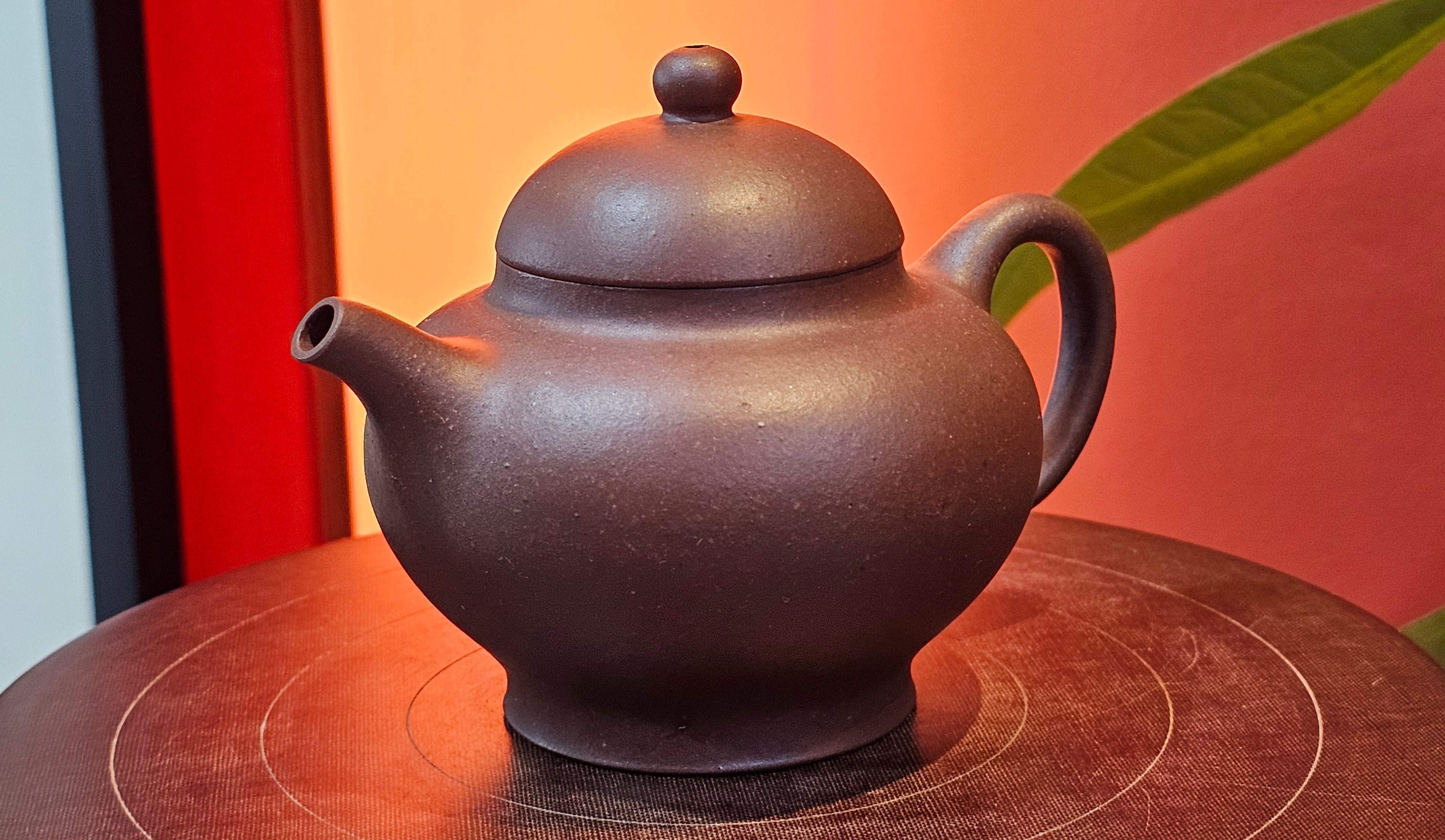 Gao Pan 高番, 136.3ml (very well-weighted bottom, stable!), Zi Ni (Low Sieve Count) 紫泥(低目数), by our Craftsman Fan Xiao Zhi 范小智 ~ Congratulations to Mr M.S.! 1805hrs 5th Sept 2025, Southbury! CT!