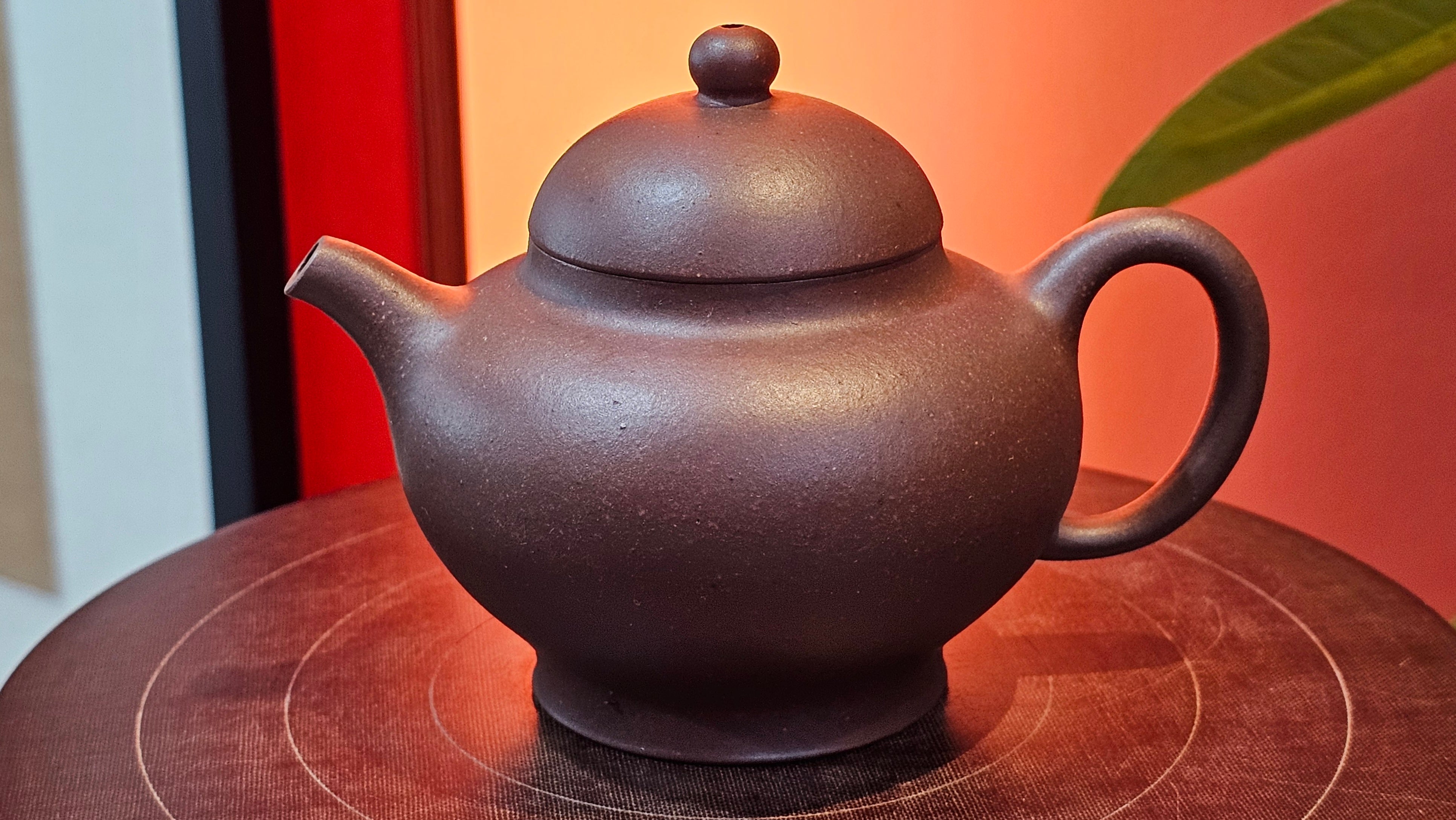 Gao Pan 高番, 136.3ml (very well-weighted bottom, stable!), Zi Ni (Low Sieve Count) 紫泥(低目数), by our Craftsman Fan Xiao Zhi 范小智 ~ Congratulations to Mr M.S.! 1805hrs 5th Sept 2025, Southbury! CT!