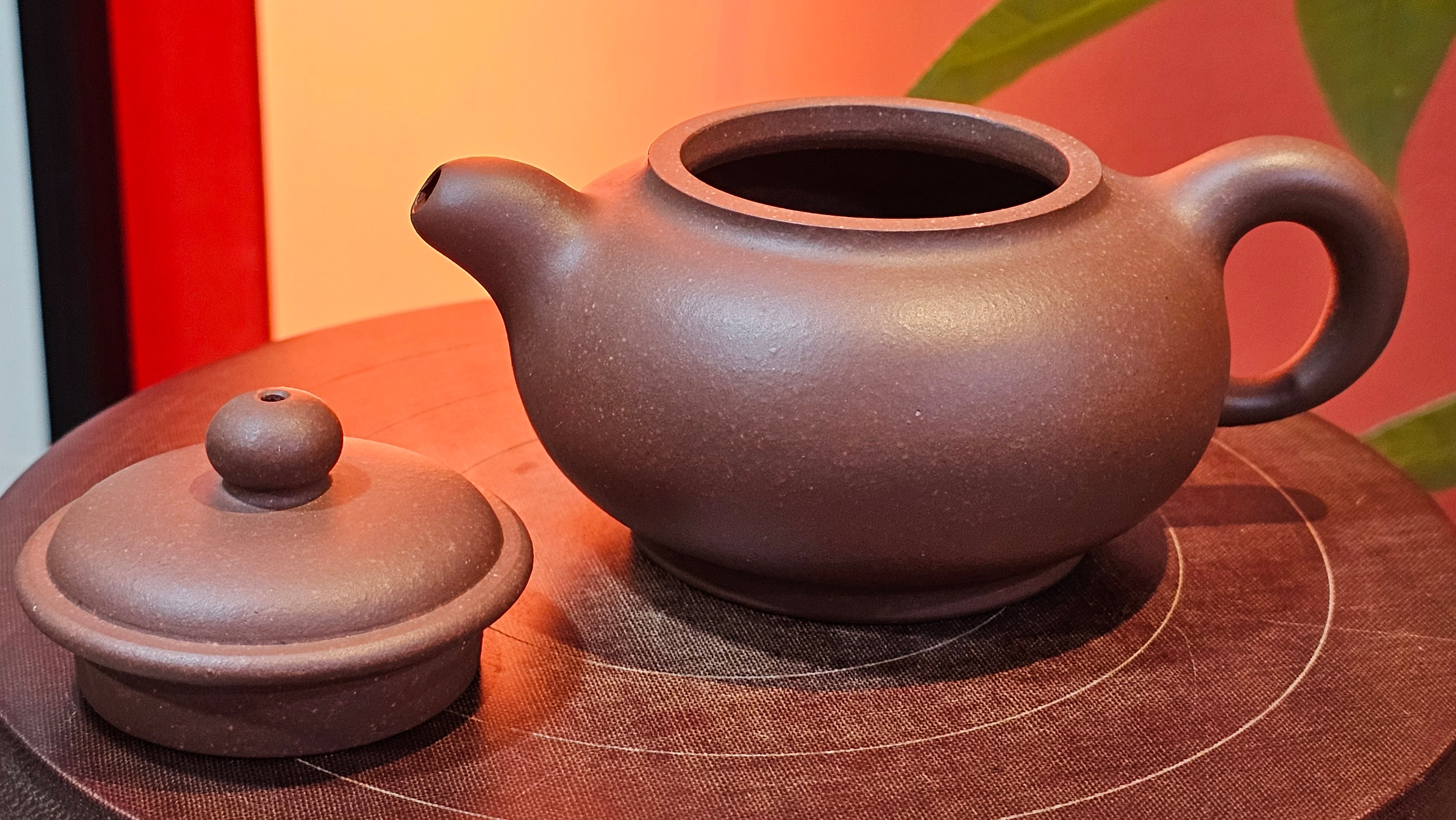 Xuan Zhu Hu 玄珠壶, 141.6ml, Zi Ni 紫泥, by our Craftsman Fan Xiao Zhi 范小智 ~ Congratulations!to Mr B.H.S.! 2005hrs 8th Sept 2025, Jakarta! Indonesia🇮🇩!