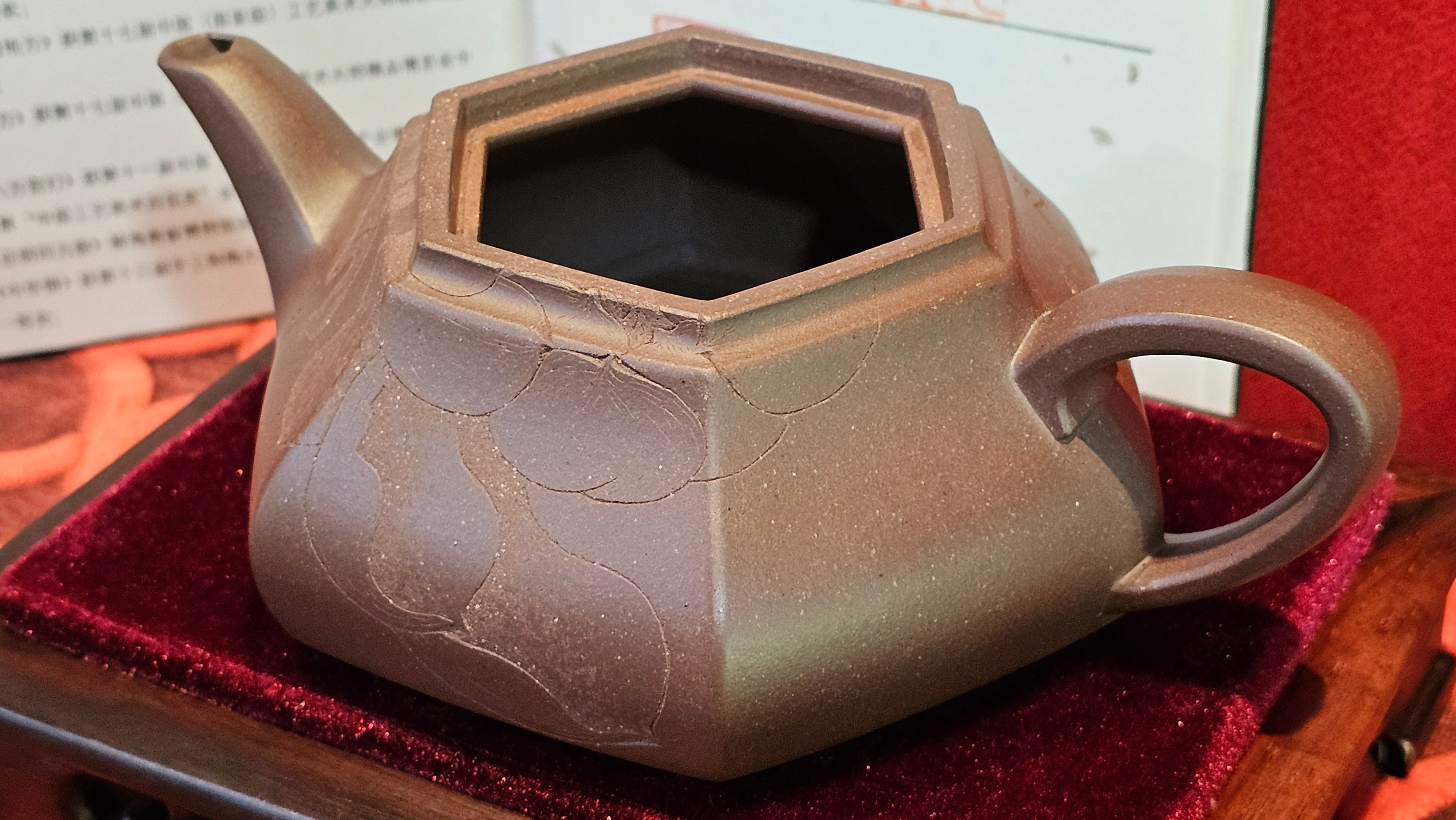 《六方半月》"Liu Fang Ban Yue", 290.1ml, "一饮涤昏寐，情思爽朗满天地" and Lotus Flower nengraving, Di Cao Qing Zi Ni 底槽青紫泥, by L2A Senior Consummate Artist Yuan Hui 袁辉 ~ Congratulations!to Ms M.L., 0732hrs 6th Sept 2025, Phoenix, AZ!