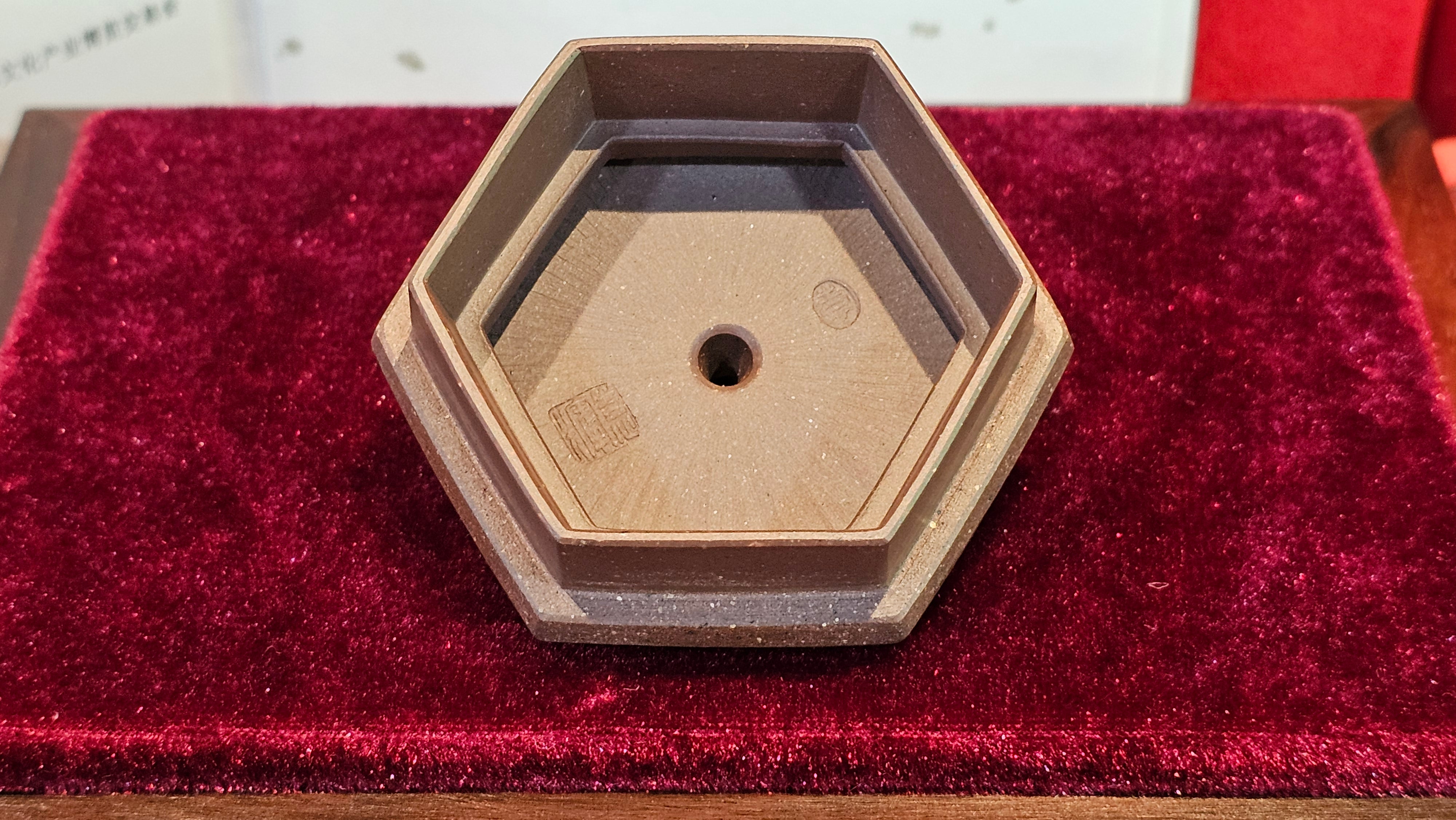 《六方半月》"Liu Fang Ban Yue", 290.1ml, "一饮涤昏寐，情思爽朗满天地" and Lotus Flower nengraving, Di Cao Qing Zi Ni 底槽青紫泥, by L2A Senior Consummate Artist Yuan Hui 袁辉 ~ Congratulations!to Ms M.L., 0732hrs 6th Sept 2025, Phoenix, AZ!