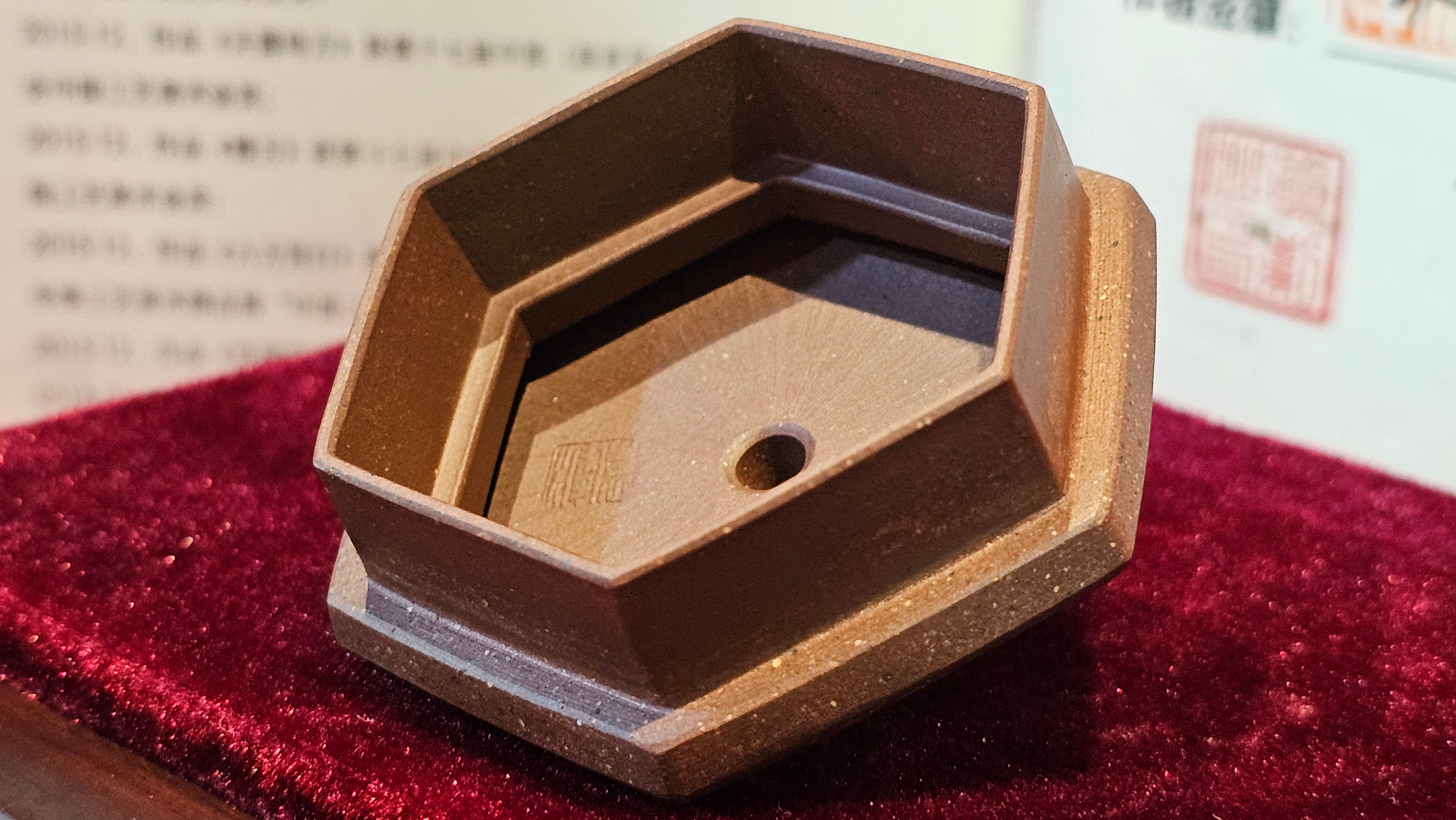 《六方半月》"Liu Fang Ban Yue", 290.1ml, "一饮涤昏寐，情思爽朗满天地" and Lotus Flower nengraving, Di Cao Qing Zi Ni 底槽青紫泥, by L2A Senior Consummate Artist Yuan Hui 袁辉 ~ Congratulations!to Ms M.L., 0732hrs 6th Sept 2025, Phoenix, AZ!