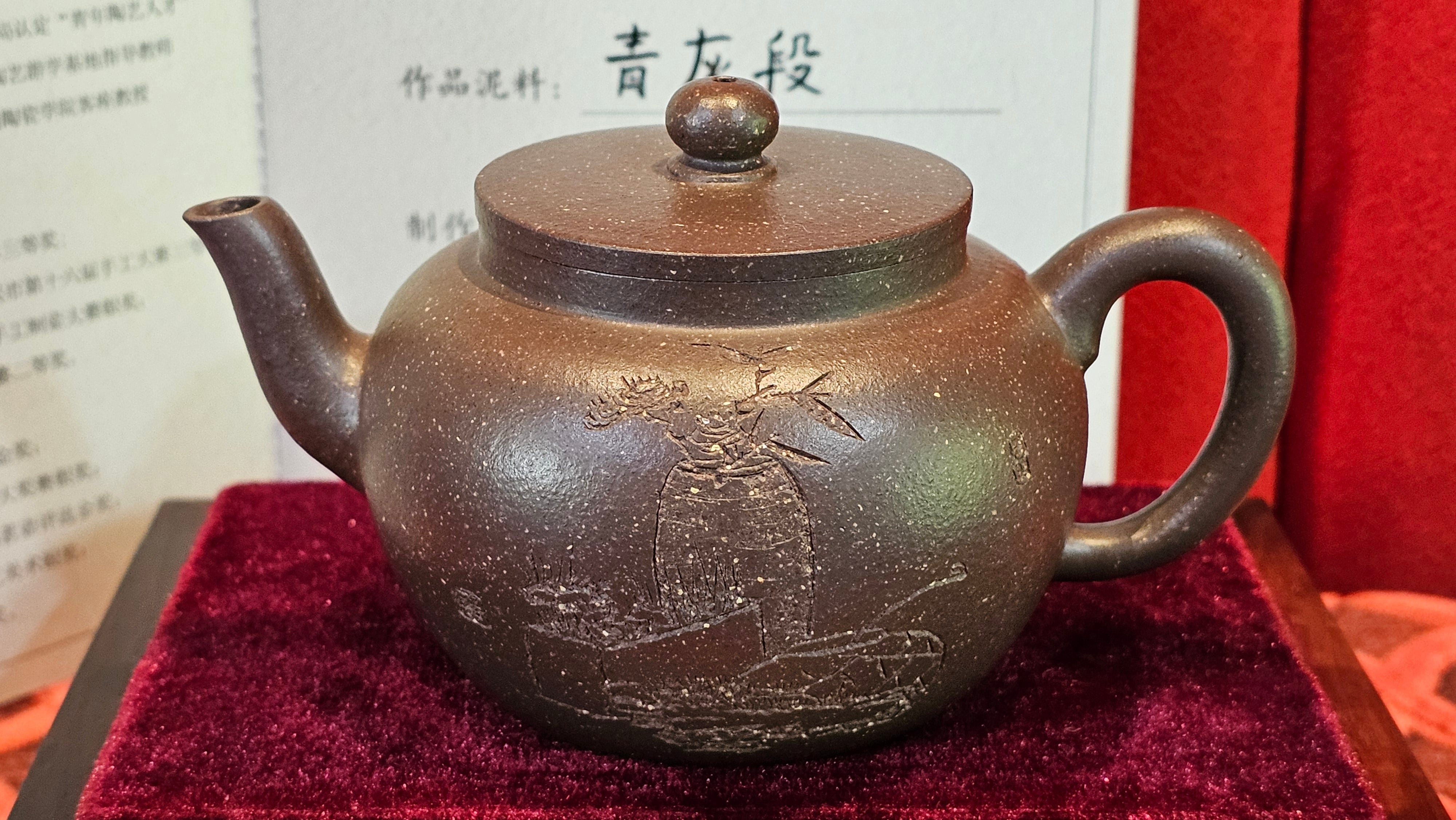 《平盖莲子》"Ping Gai Lian Zi", 233.9ml, Qing Hui Duan Ni 青灰段泥 ~ Crafted by L3A Consummate Master Artist Li Yan Ru 李艳如 ~ Congratulations to Dr W.S.! 1012hrs 6th Sept 2025! Phoenix, AZ!