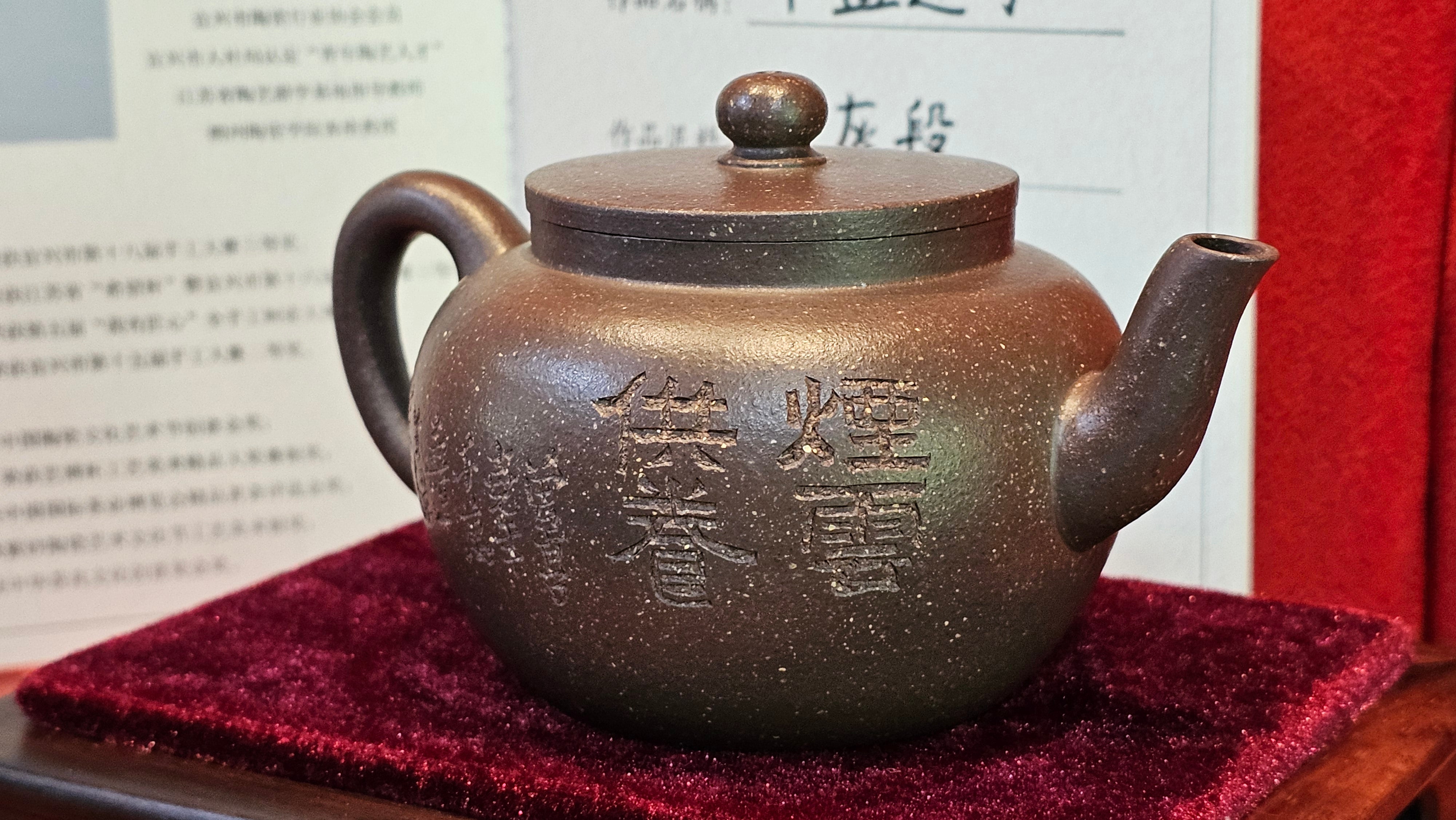 《平盖莲子》"Ping Gai Lian Zi", 233.9ml, Qing Hui Duan Ni 青灰段泥 ~ Crafted by L3A Consummate Master Artist Li Yan Ru 李艳如 ~ Congratulations to Dr W.S.! 1012hrs 6th Sept 2025! Phoenix, AZ!