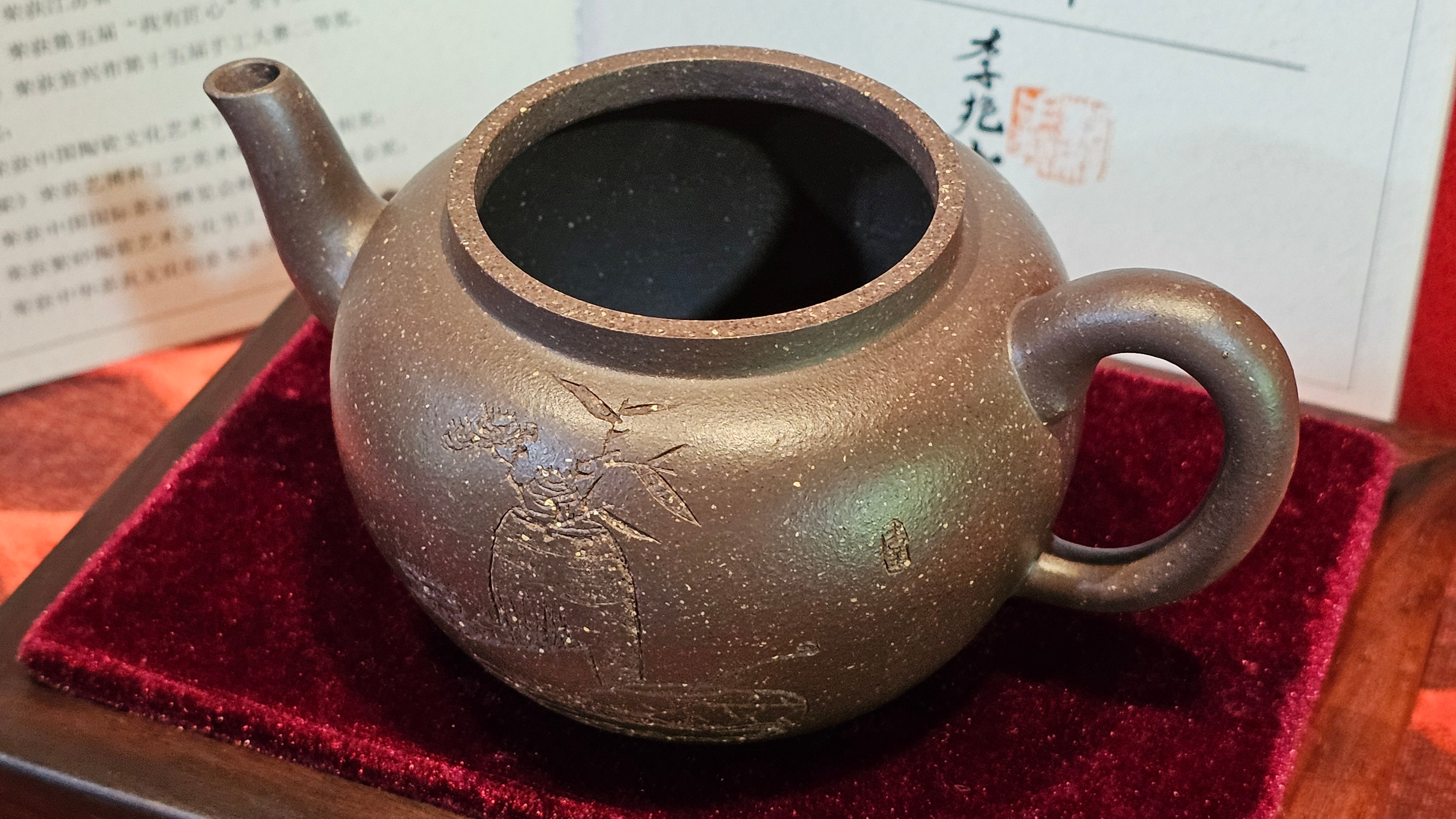 《平盖莲子》"Ping Gai Lian Zi", 233.9ml, Qing Hui Duan Ni 青灰段泥 ~ Crafted by L3A Consummate Master Artist Li Yan Ru 李艳如 ~ Congratulations to Dr W.S.! 1012hrs 6th Sept 2025! Phoenix, AZ!