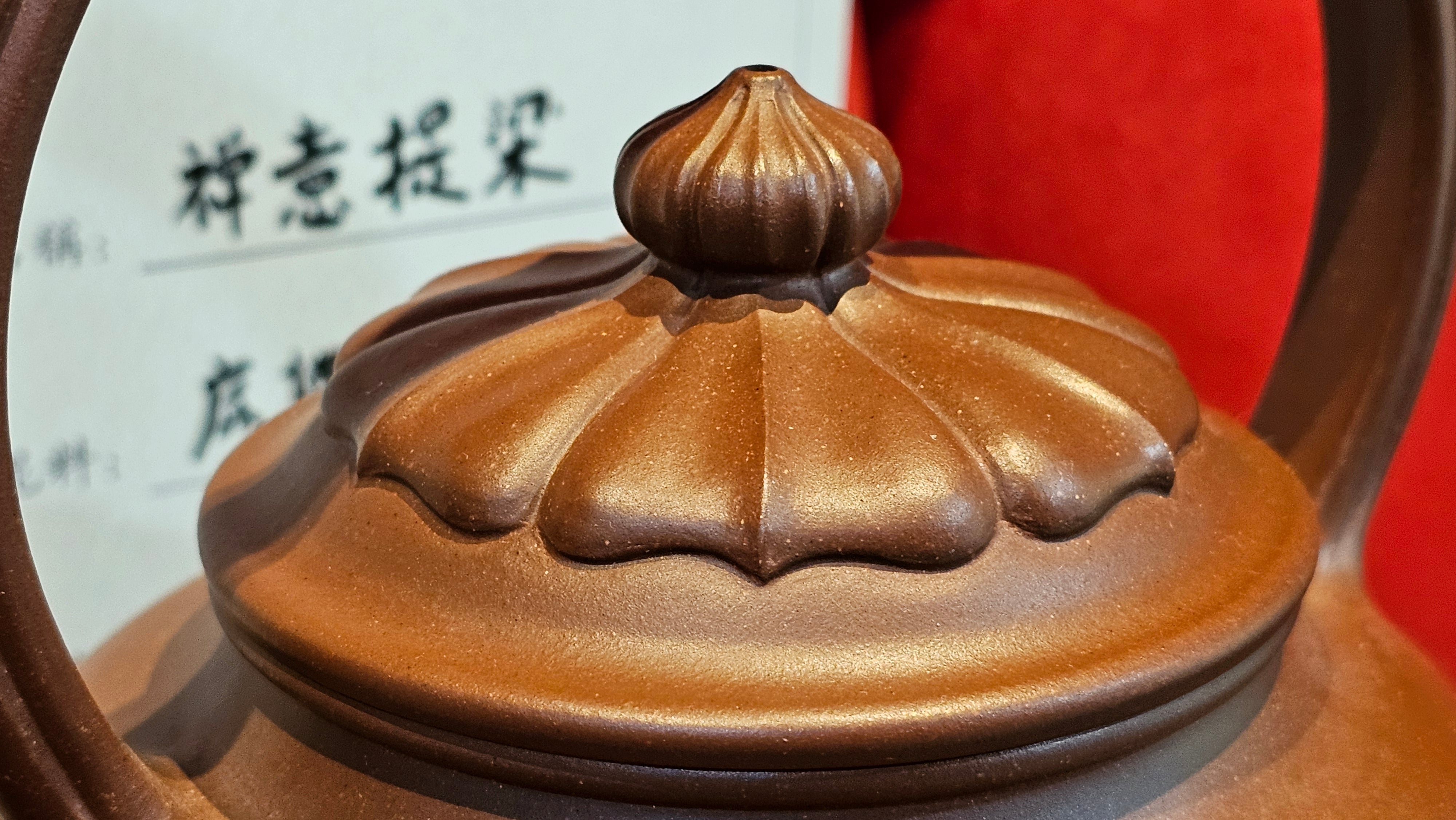 《禅意提梁》"Chan Yi Ti Liang~ Meditative Enlightenment:Top Handle", 493.3ml, ~ Crafted by L3A Master Consummate Artist Li Yan Ru 李艳如。