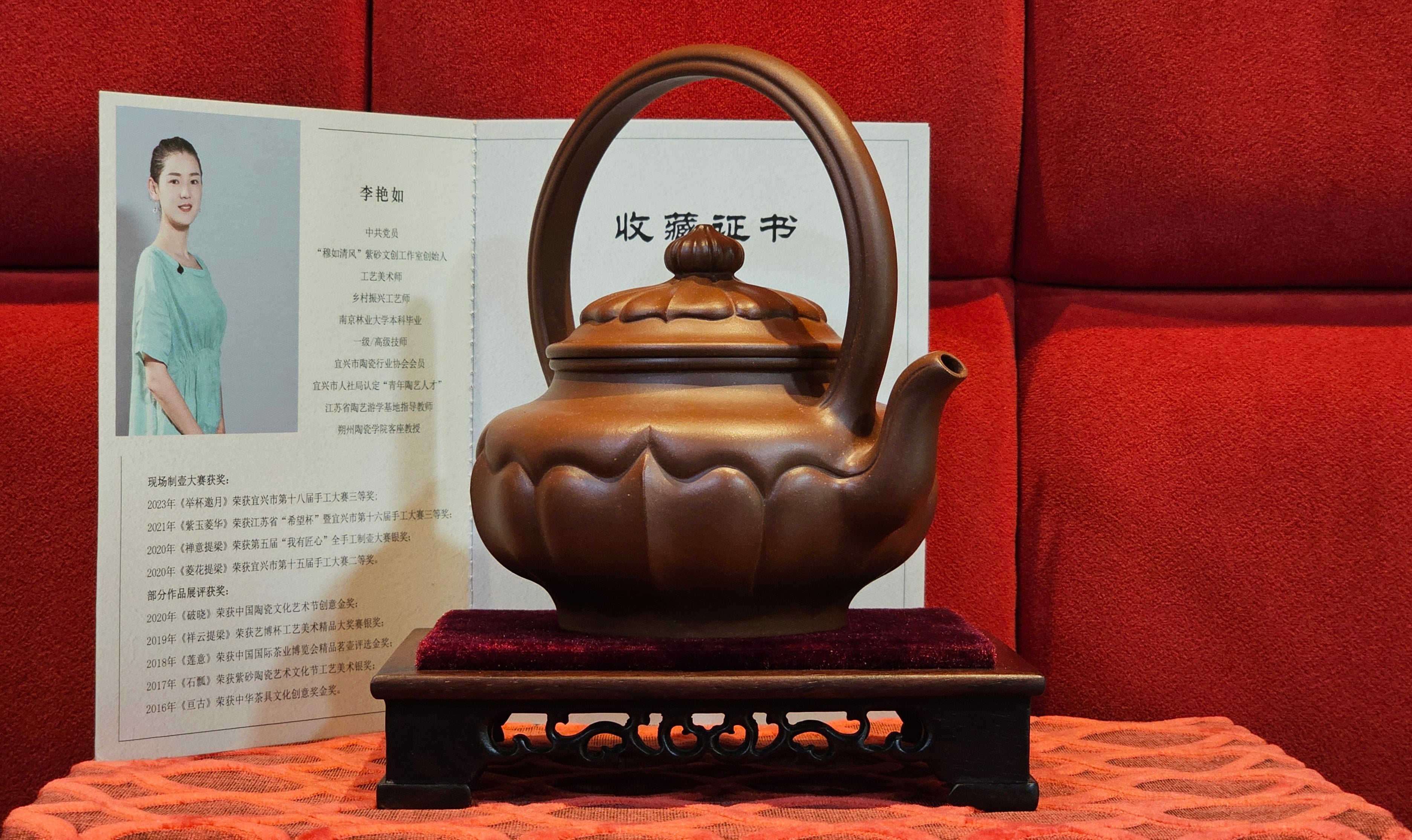 《禅意提梁》"Chan Yi Ti Liang~ Meditative Enlightenment:Top Handle", 493.3ml, ~ Crafted by L3A Master Consummate Artist Li Yan Ru 李艳如。