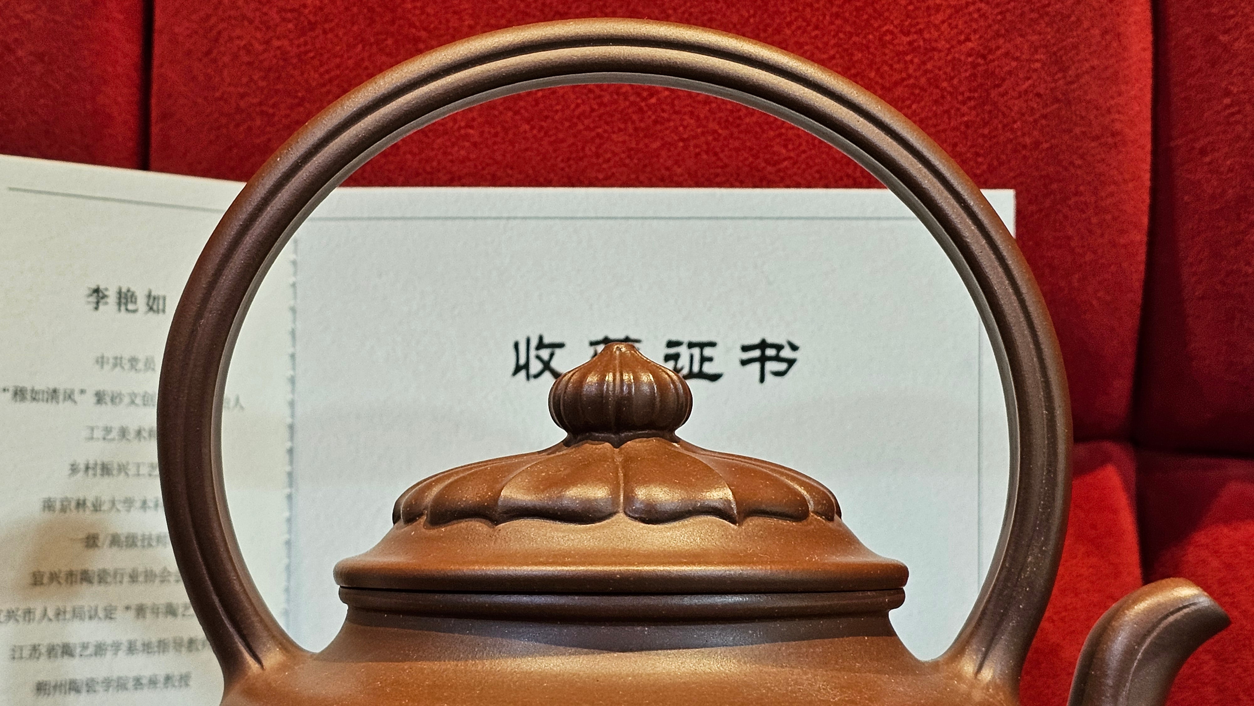 《禅意提梁》"Chan Yi Ti Liang~ Meditative Enlightenment:Top Handle", 493.3ml, ~ Crafted by L3A Master Consummate Artist Li Yan Ru 李艳如。