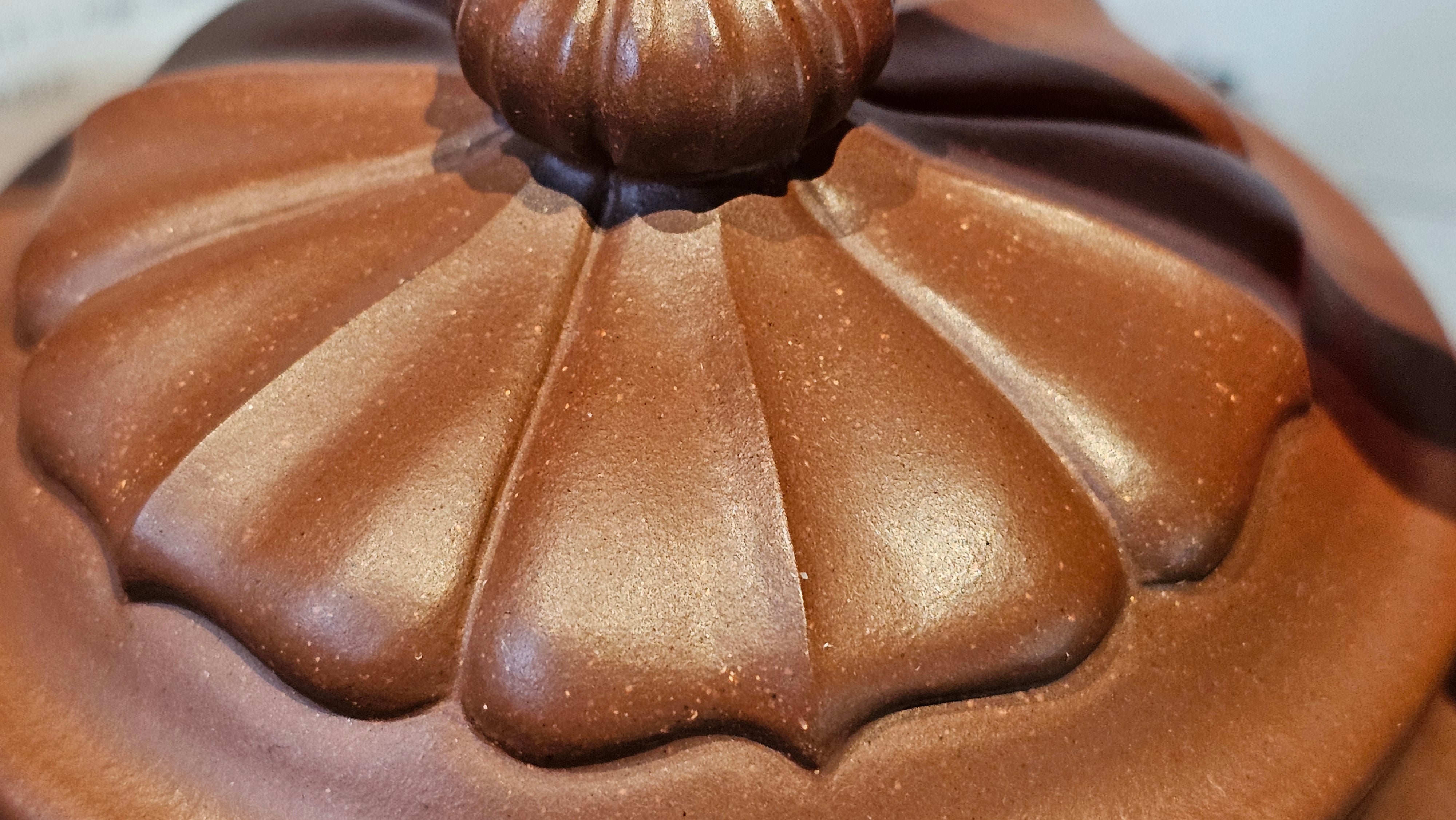 《禅意提梁》"Chan Yi Ti Liang~ Meditative Enlightenment:Top Handle", 493.3ml, ~ Crafted by L3A Master Consummate Artist Li Yan Ru 李艳如。