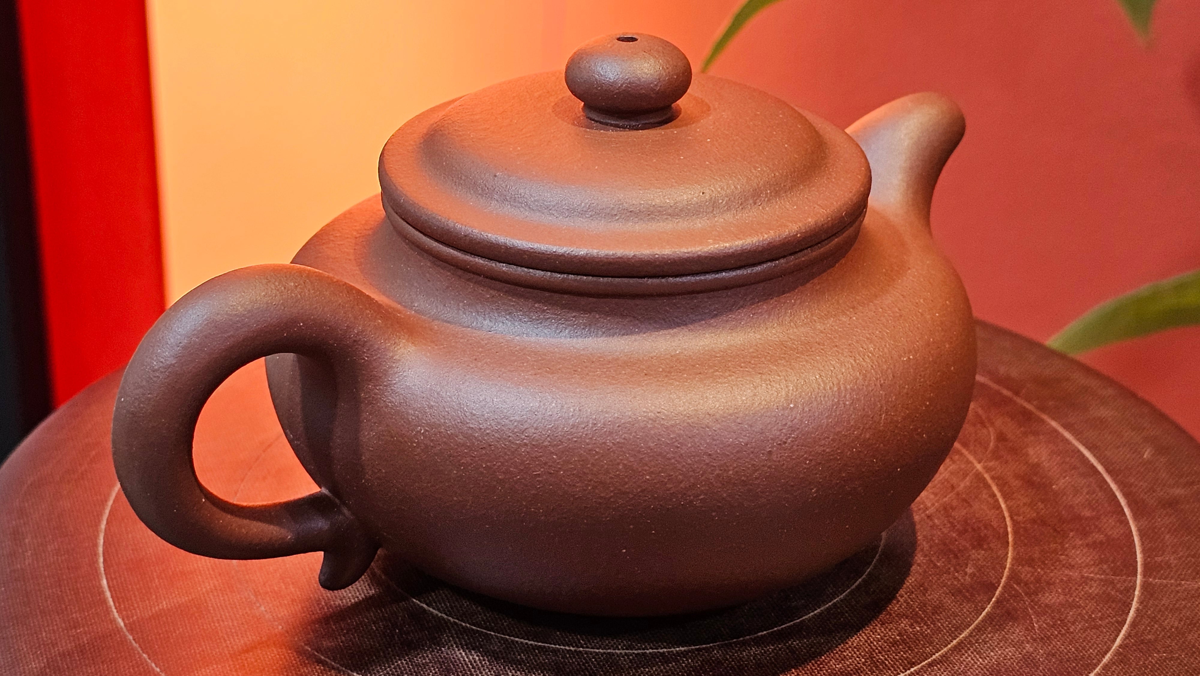 Fang Gu 仿古, 213.5ml, Di Cao Qing Zi Ni 底槽青紫泥, by our Collaborative Craftsman Chen Fa Chu 陈法初 ~!Congratulations to Mr E.A.! 2303hrs 10th Sept 2025, Colorado Springs, CO!