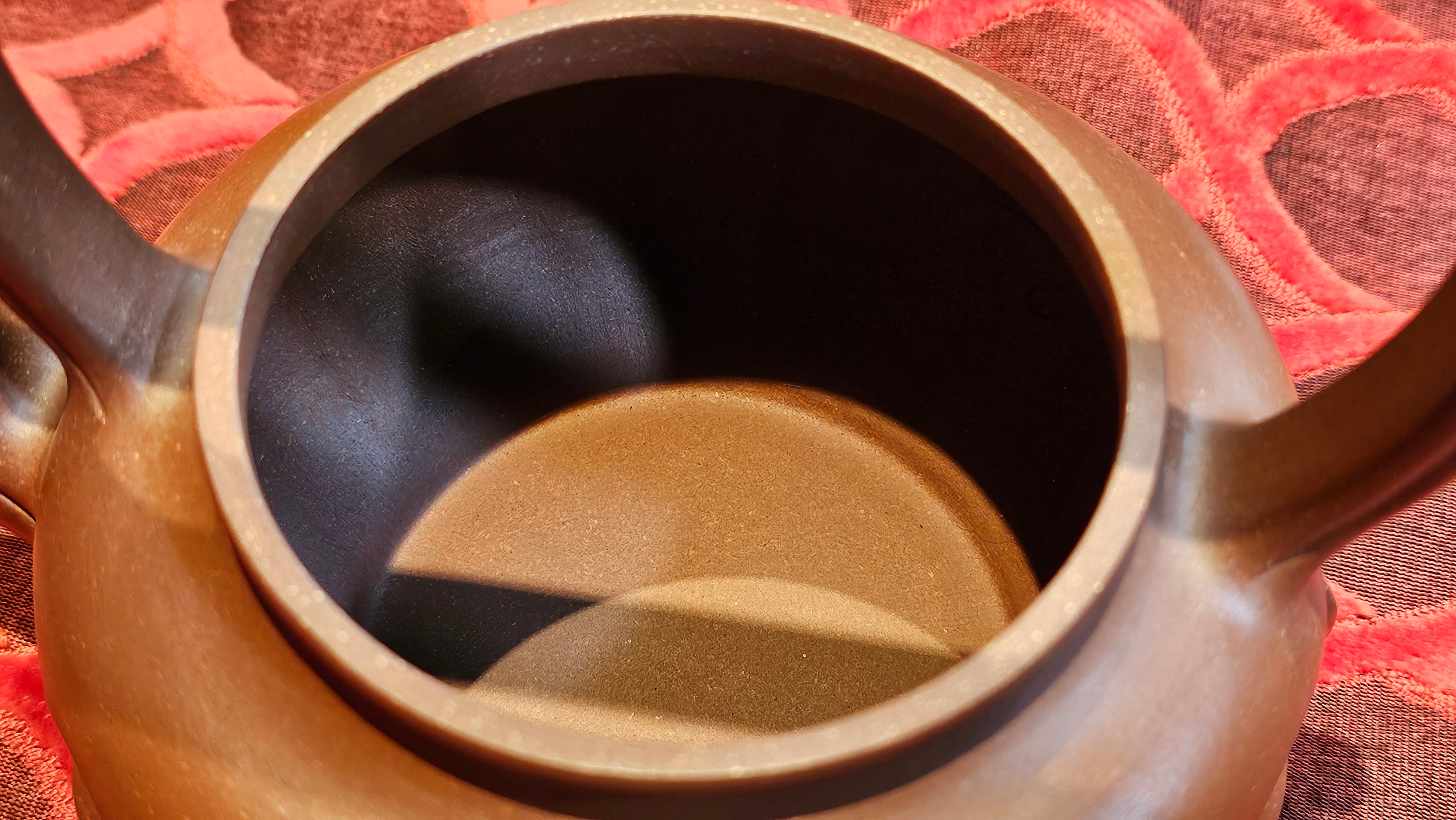 《禅意提梁》"Chan Yi Ti Liang~ Meditative Enlightenment:Top Handle", 493.3ml, ~ Crafted by L3A Master Consummate Artist Li Yan Ru 李艳如。