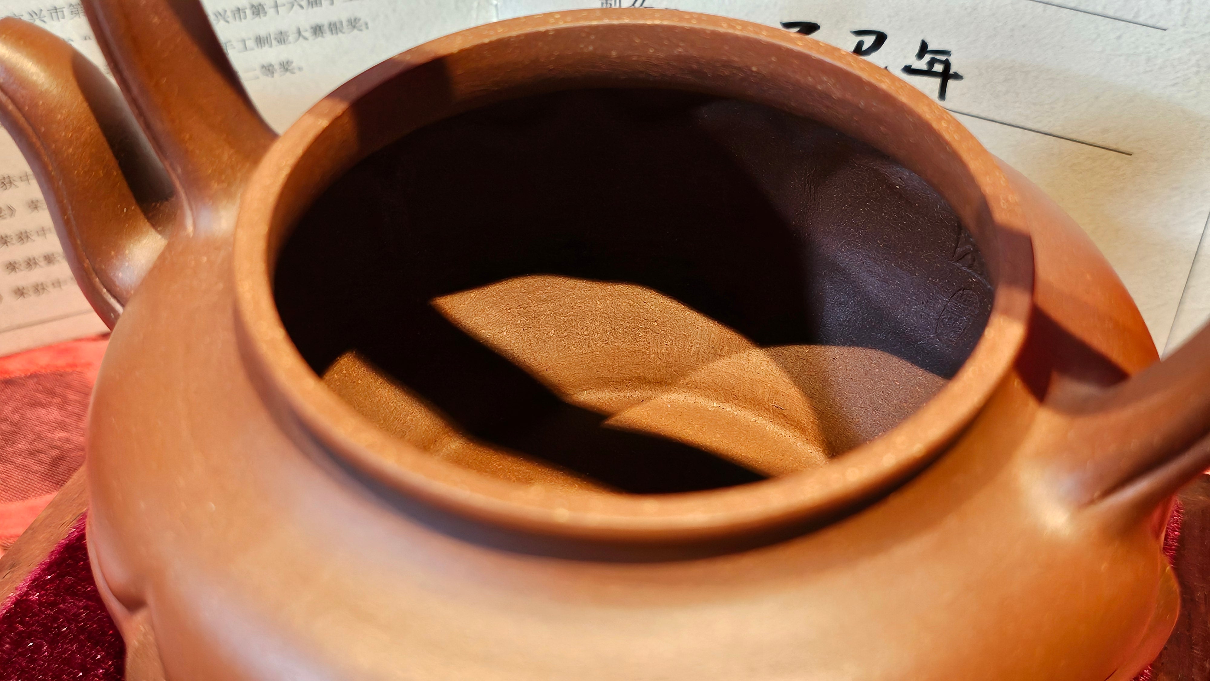 《禅意提梁》"Chan Yi Ti Liang~ Meditative Enlightenment:Top Handle", 493.3ml, ~ Crafted by L3A Master Consummate Artist Li Yan Ru 李艳如。