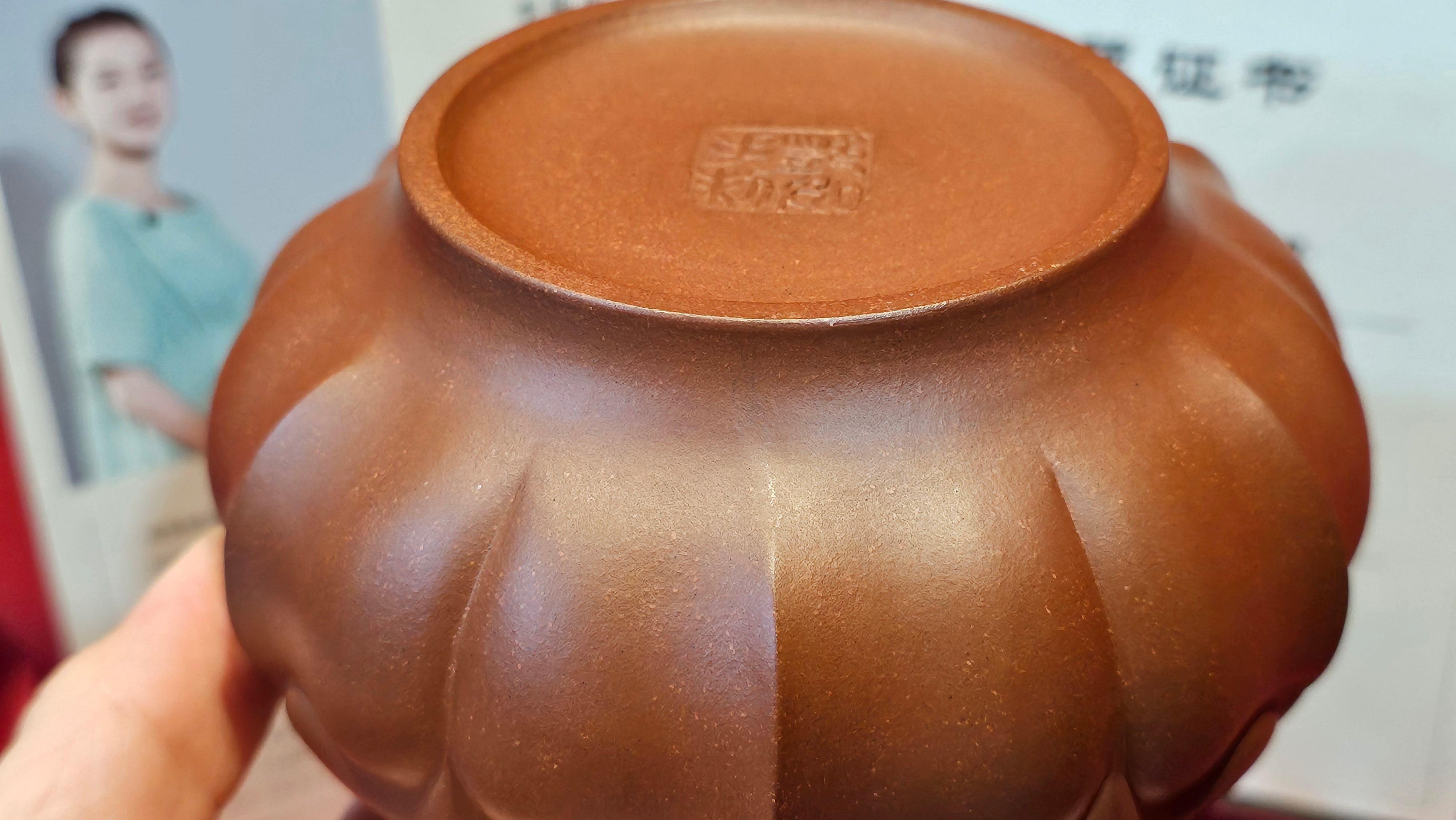 《禅意提梁》"Chan Yi Ti Liang~ Meditative Enlightenment:Top Handle", 493.3ml, ~ Crafted by L3A Master Consummate Artist Li Yan Ru 李艳如。