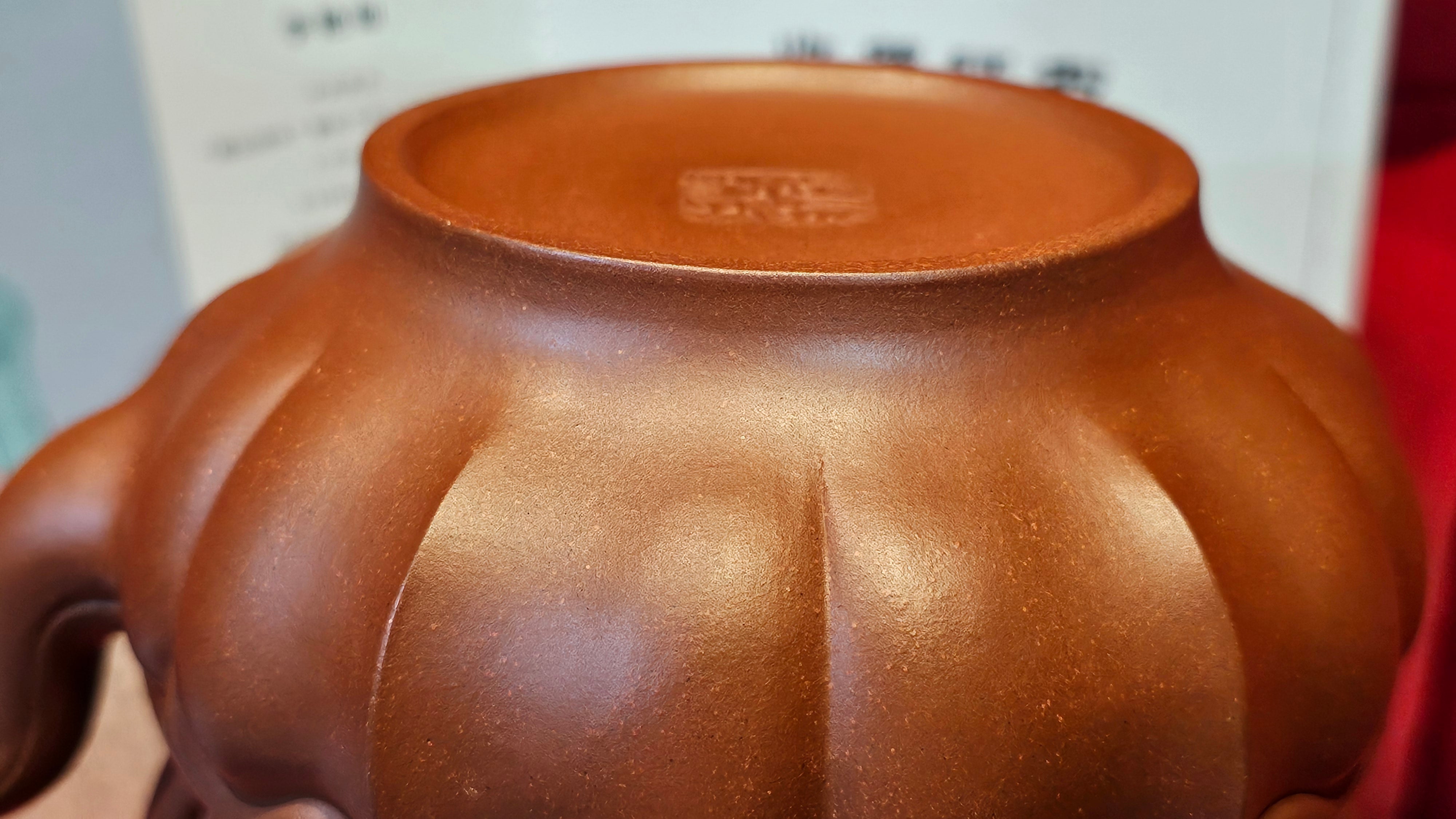 《禅意提梁》"Chan Yi Ti Liang~ Meditative Enlightenment:Top Handle", 493.3ml, ~ Crafted by L3A Master Consummate Artist Li Yan Ru 李艳如。