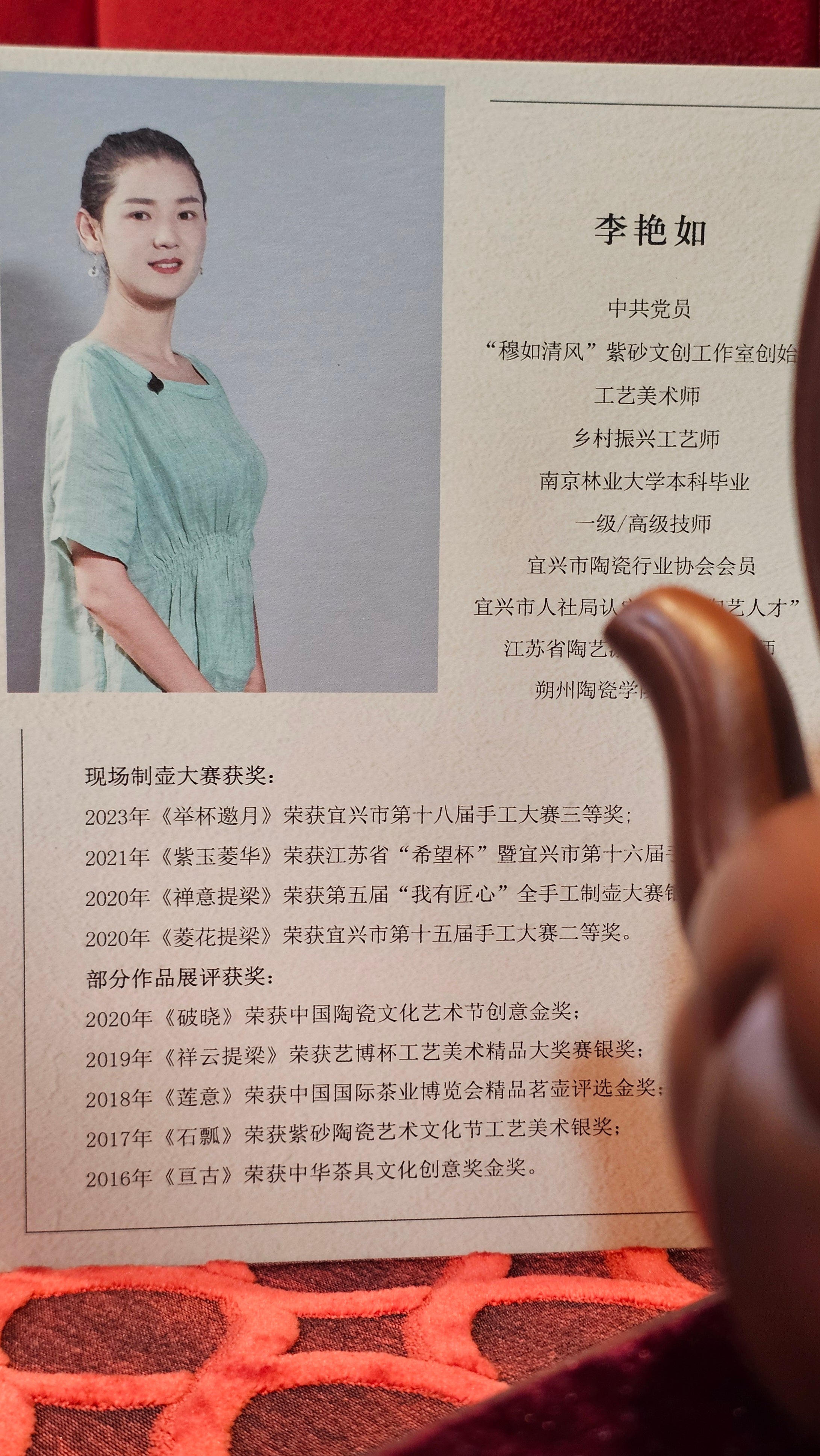 《禅意提梁》"Chan Yi Ti Liang~ Meditative Enlightenment:Top Handle", 493.3ml, ~ Crafted by L3A Master Consummate Artist Li Yan Ru 李艳如。