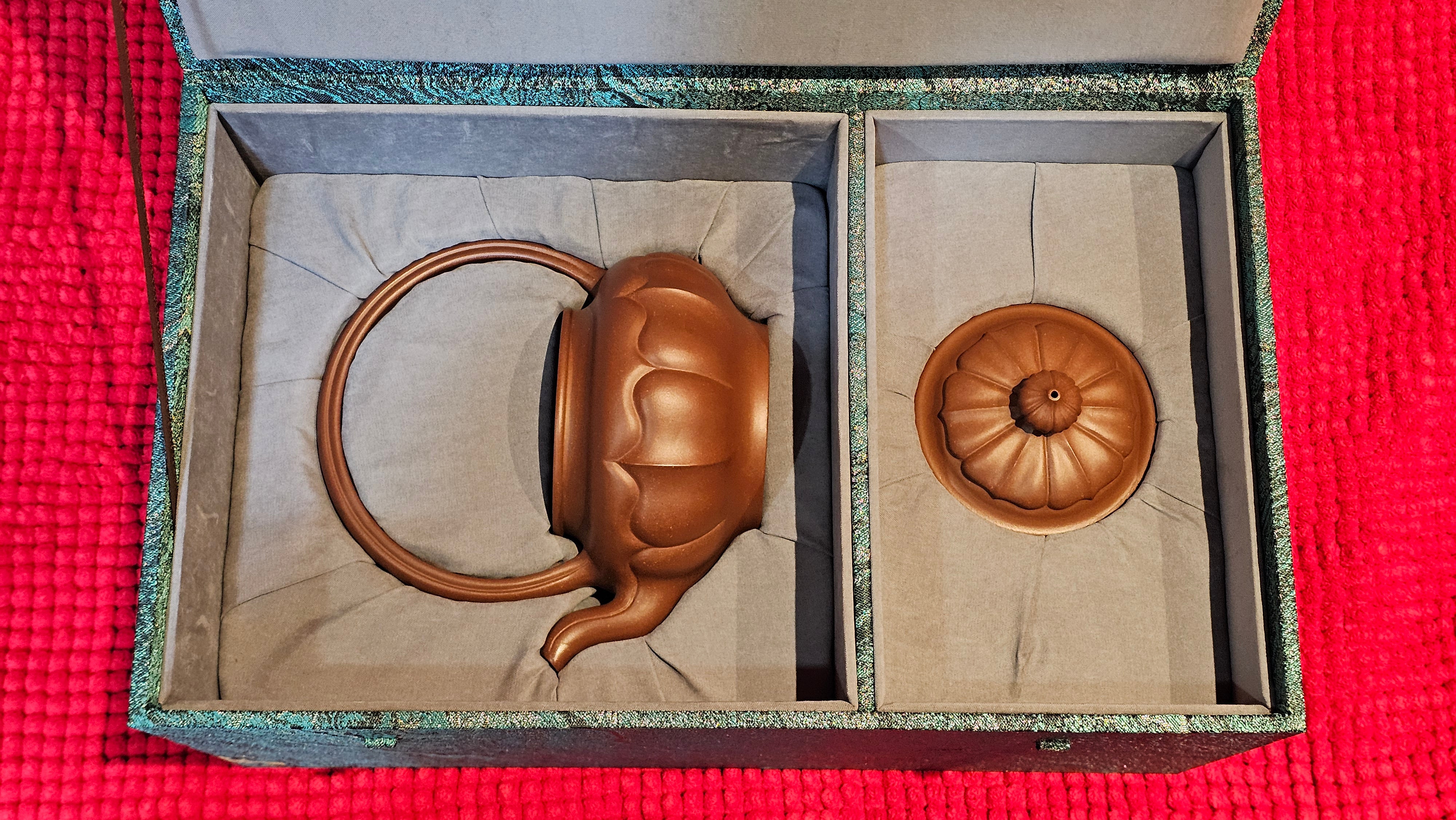 《禅意提梁》"Chan Yi Ti Liang~ Meditative Enlightenment:Top Handle", 493.3ml, ~ Crafted by L3A Master Consummate Artist Li Yan Ru 李艳如。