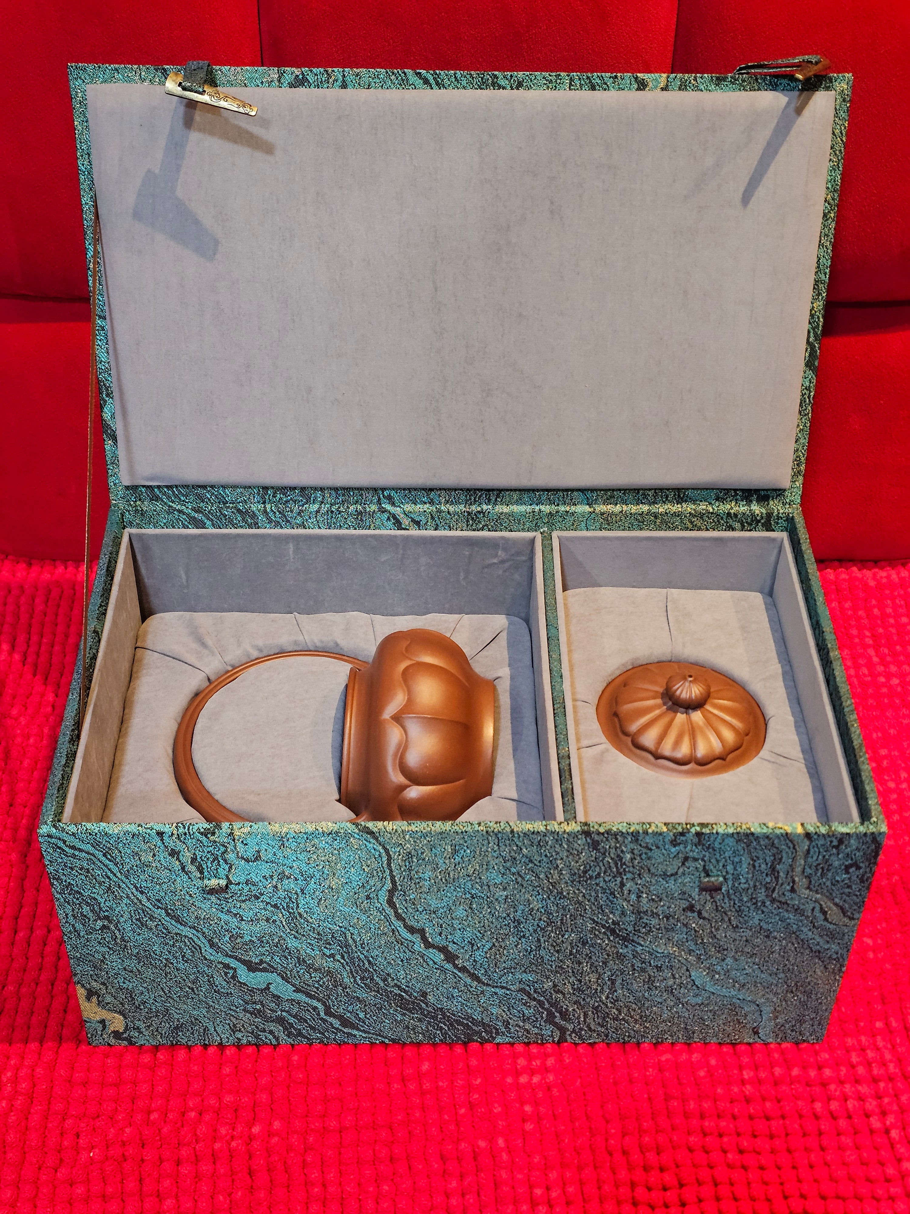 《禅意提梁》"Chan Yi Ti Liang~ Meditative Enlightenment:Top Handle", 493.3ml, ~ Crafted by L3A Master Consummate Artist Li Yan Ru 李艳如。