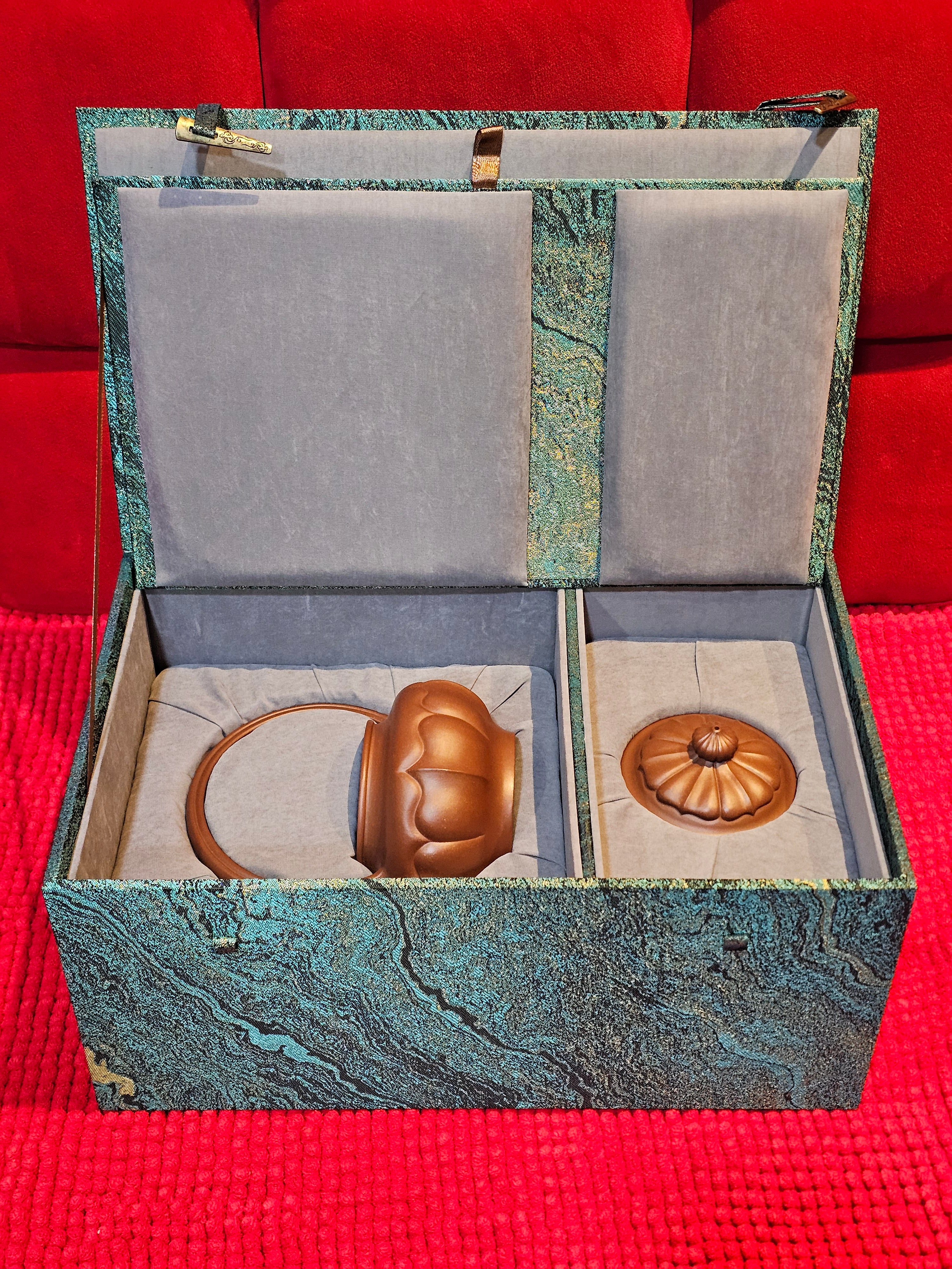 《禅意提梁》"Chan Yi Ti Liang~ Meditative Enlightenment:Top Handle", 493.3ml, ~ Crafted by L3A Master Consummate Artist Li Yan Ru 李艳如。