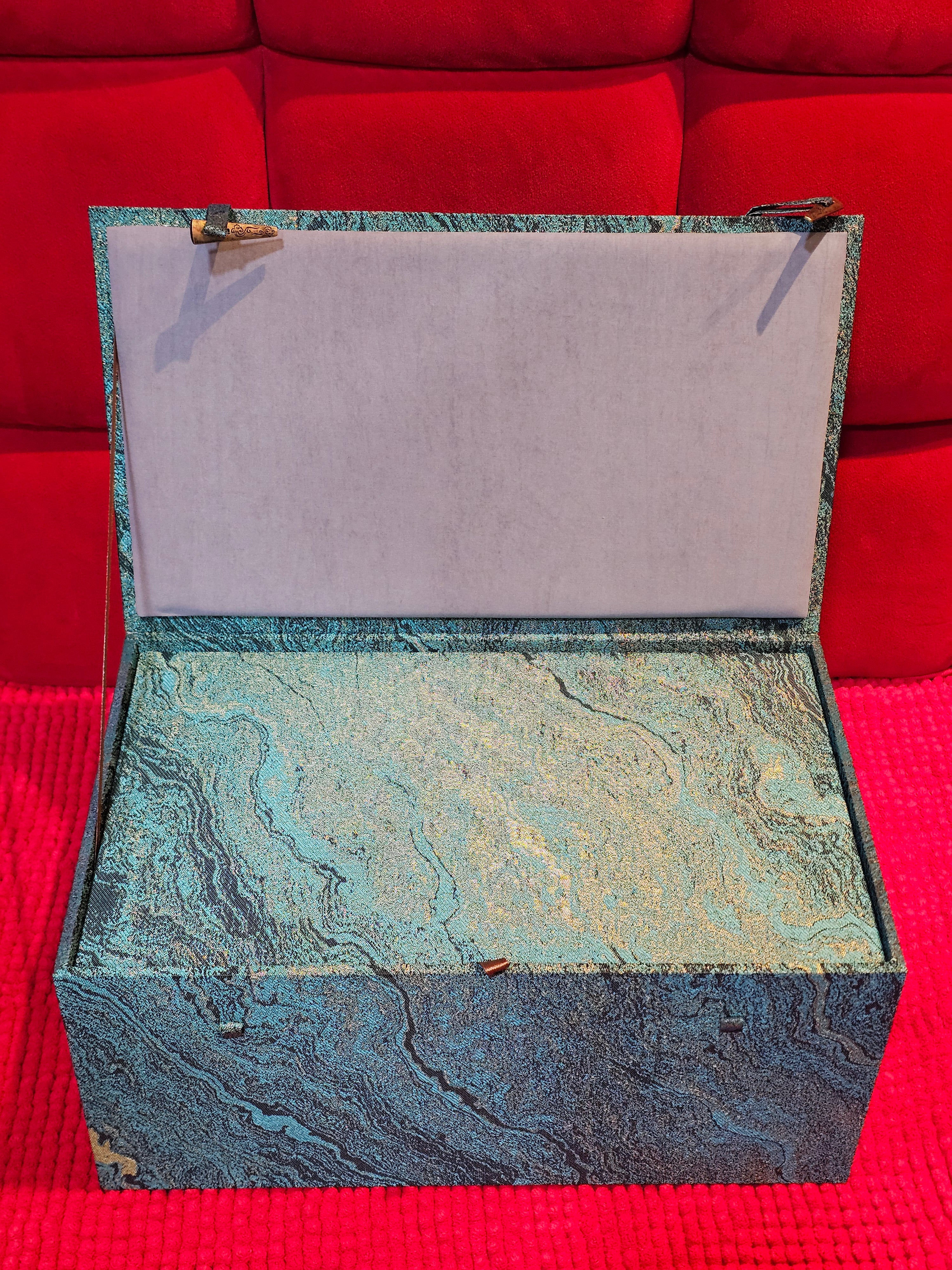 《禅意提梁》"Chan Yi Ti Liang~ Meditative Enlightenment:Top Handle", 493.3ml, ~ Crafted by L3A Master Consummate Artist Li Yan Ru 李艳如。