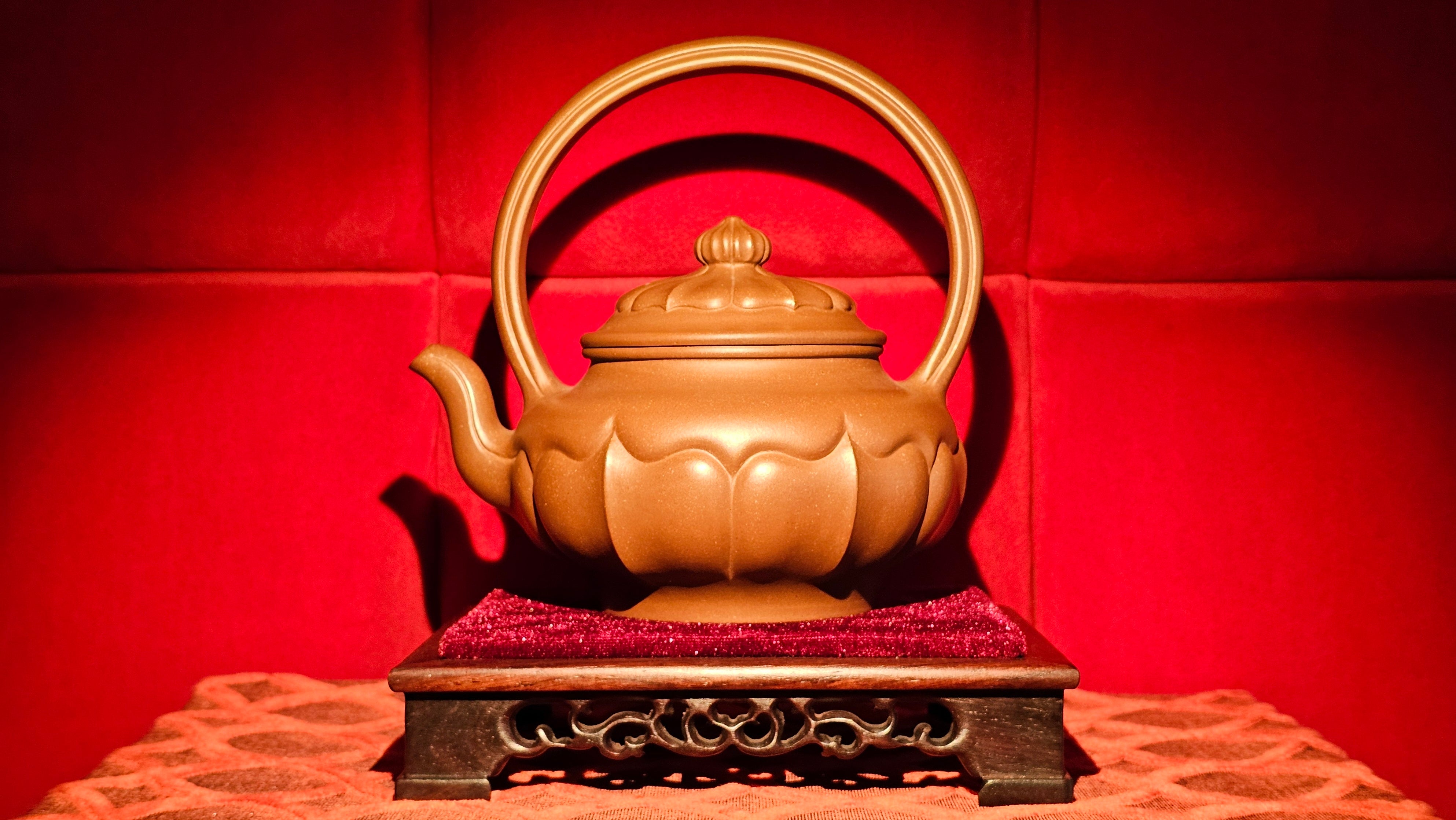 《禅意提梁》"Chan Yi Ti Liang~ Meditative Enlightenment:Top Handle", 493.3ml, ~ Crafted by L3A Master Consummate Artist Li Yan Ru 李艳如。